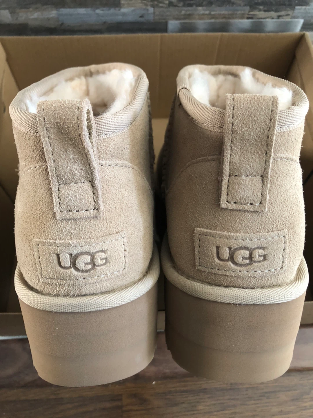 UGGS Ultra Mini Platform (Size 9/10/11) - photo 3