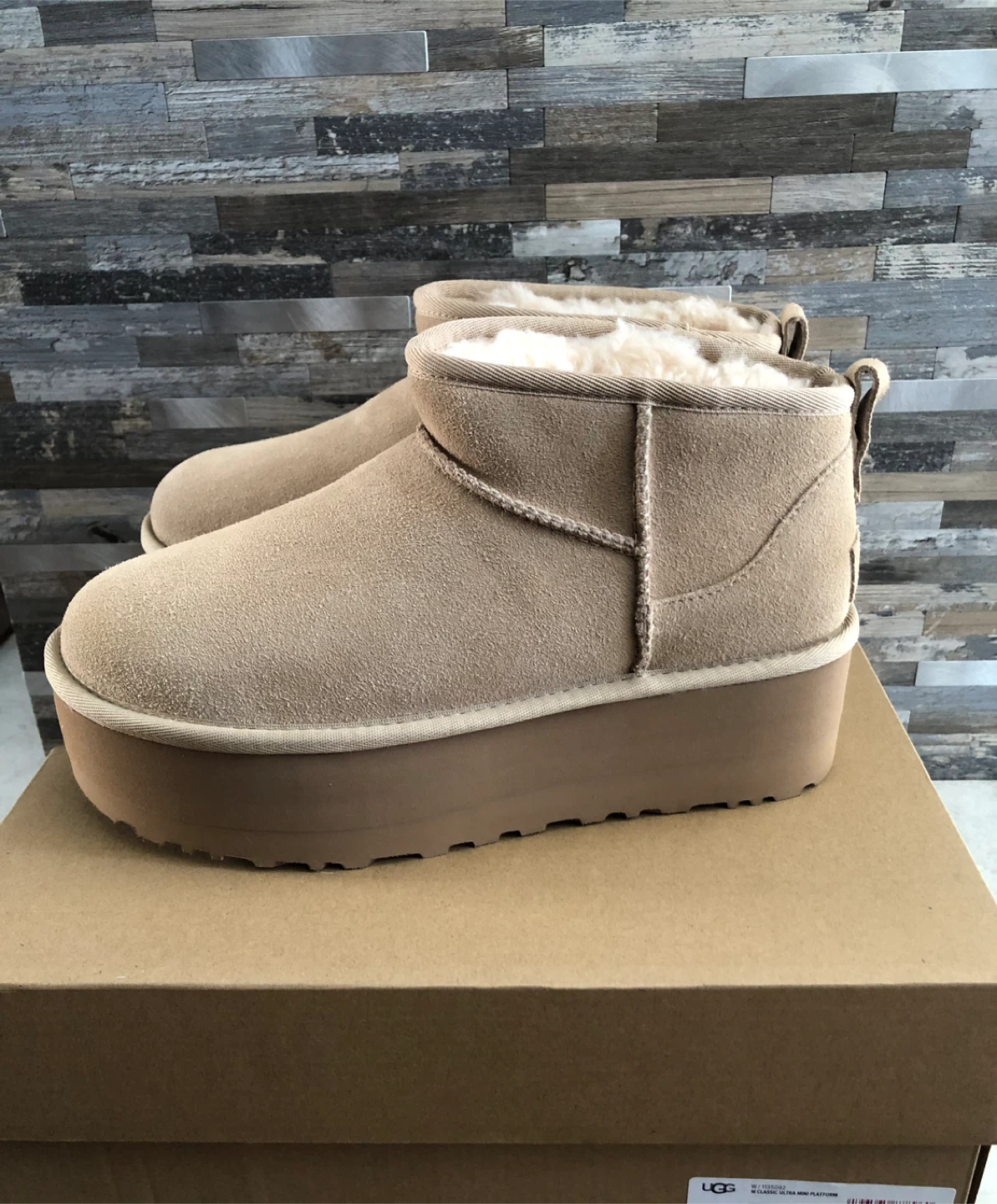 UGGS Ultra Mini Platform (Size 9/10/11)