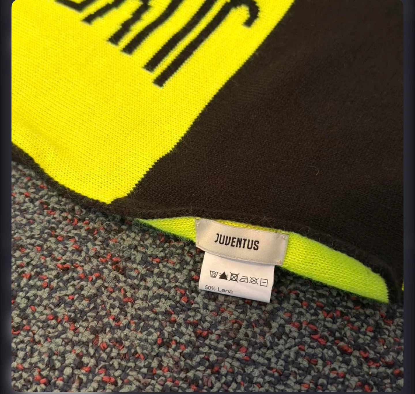 Juventus black & yellow scarf - photo 2