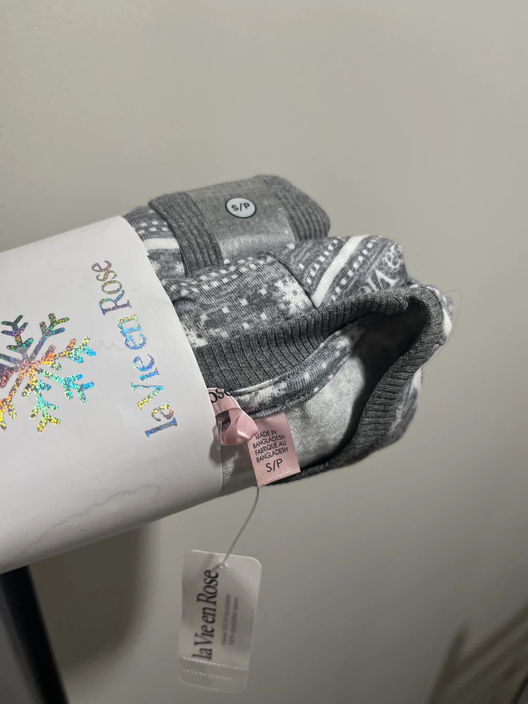 🆕La Vie en Rose Grey Snowflake Pajama Set - Size S - photo 2