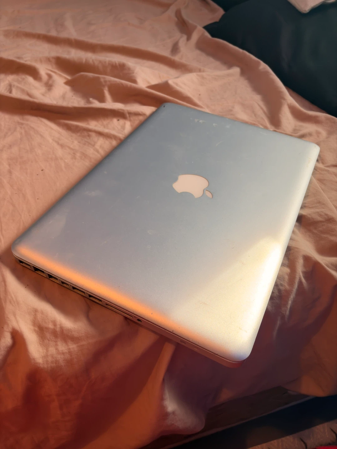 Old MacBook for parts  no charger keyboard is iffy