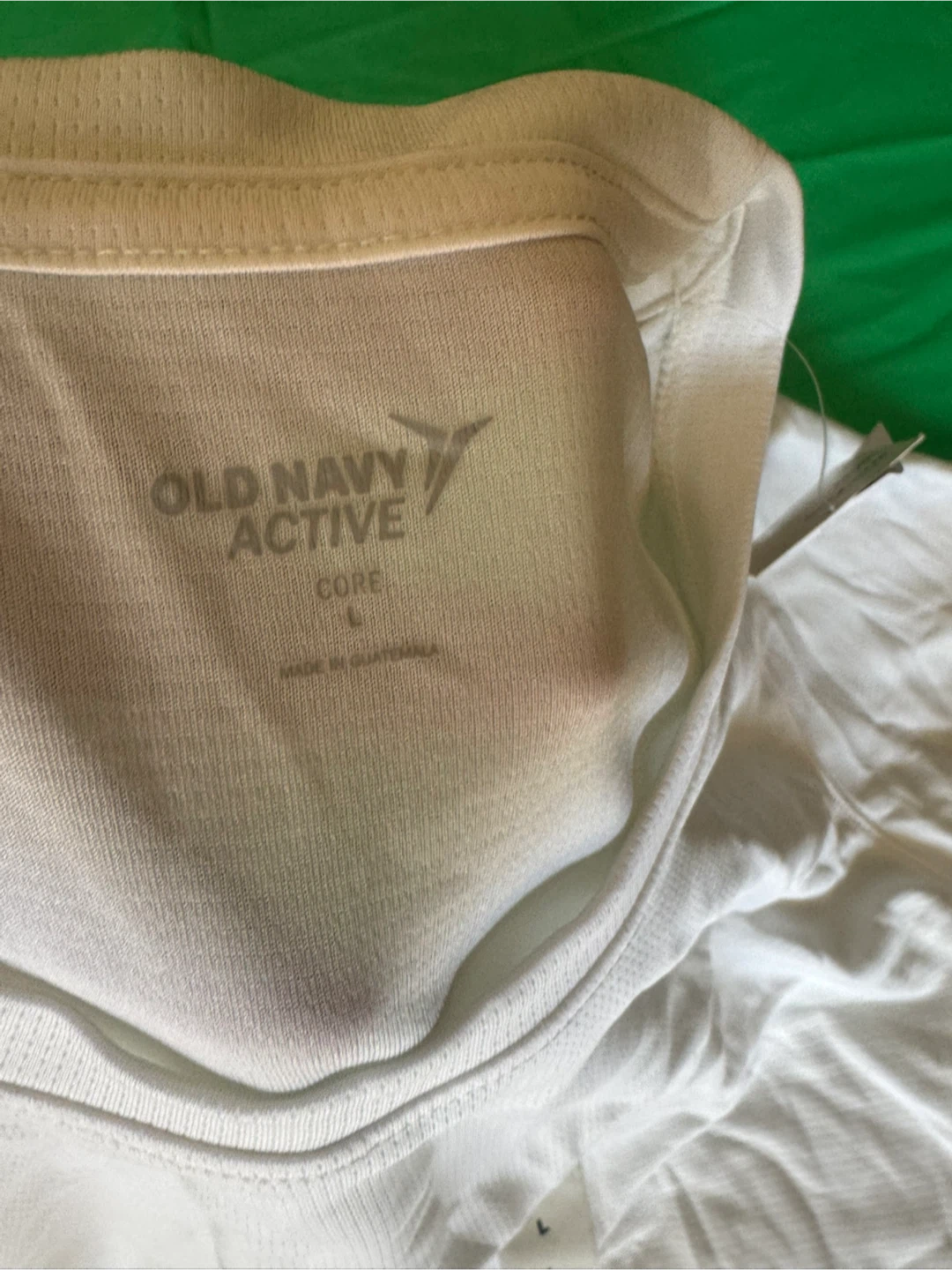 Old Navy Active White T-Shirt $6 - photo 2