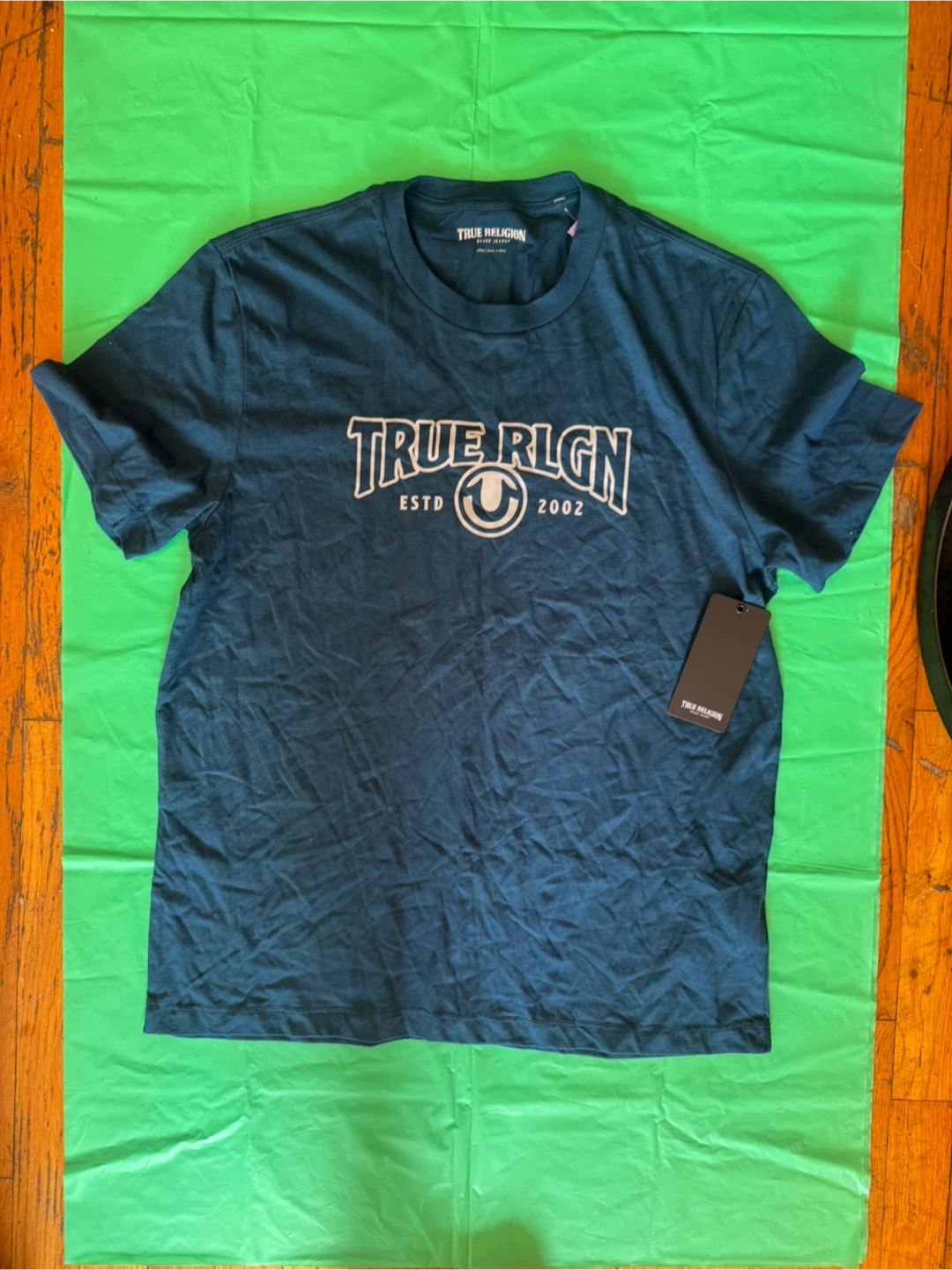 Camiseta $8
