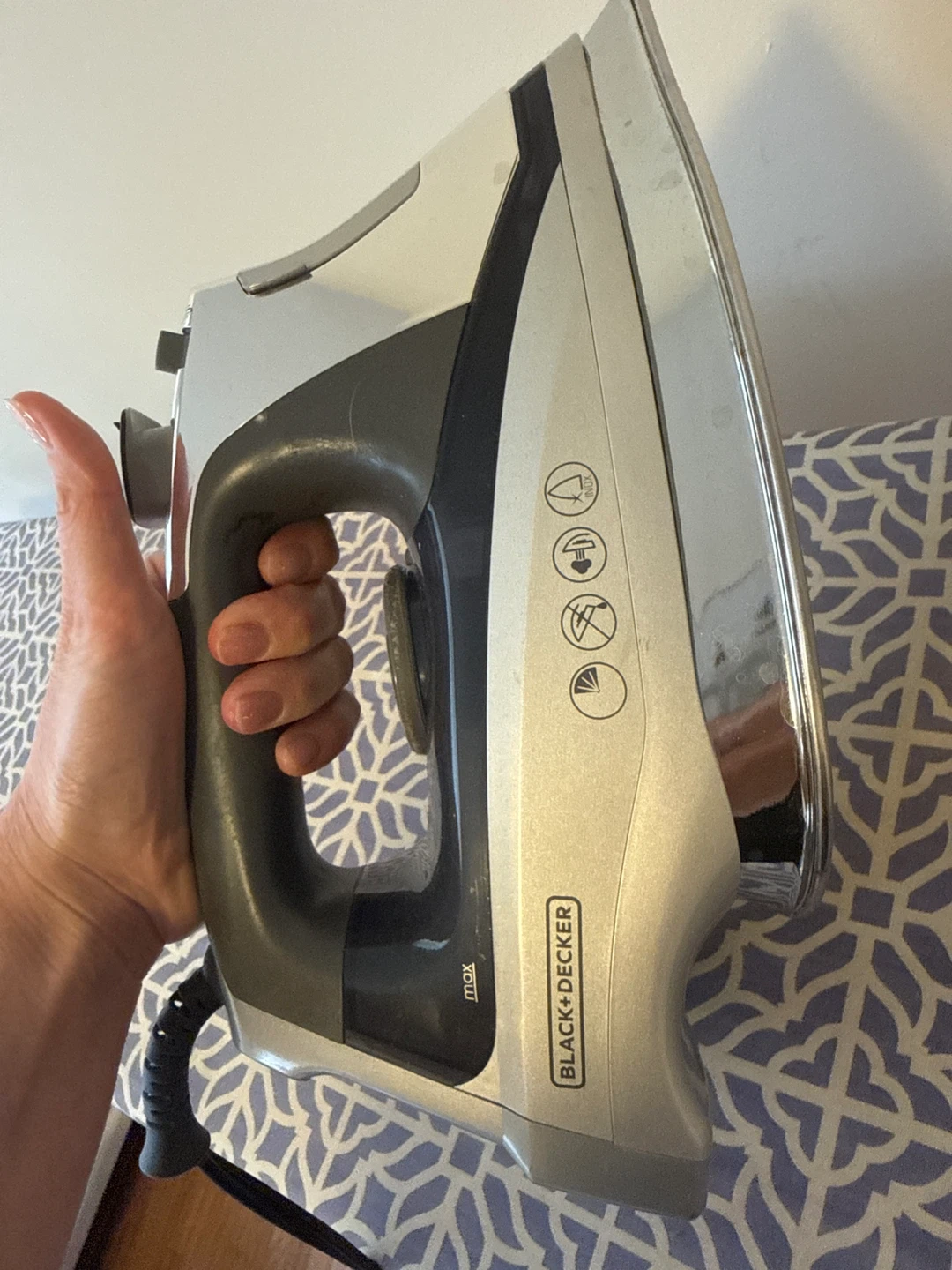 Black+Decker Iron and Ironing Board Set - photo 3