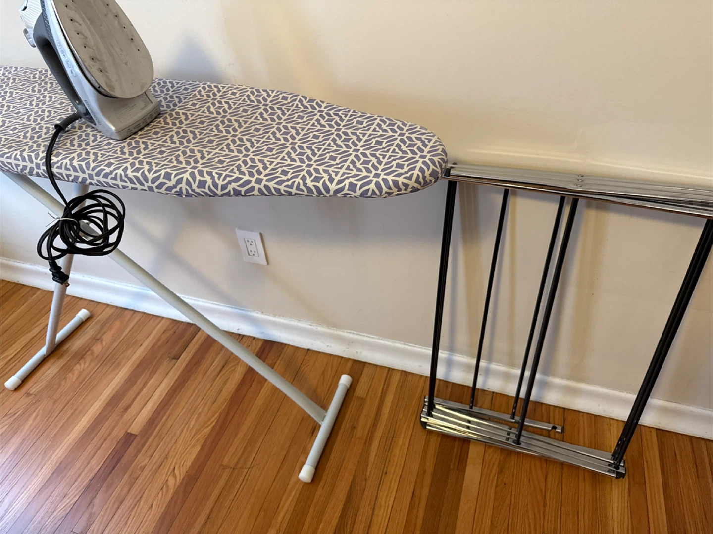 Black+Decker Iron and Ironing Board Set - photo 4