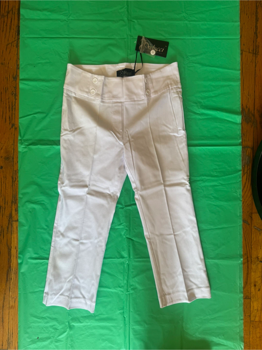 Velucci White Capris $6