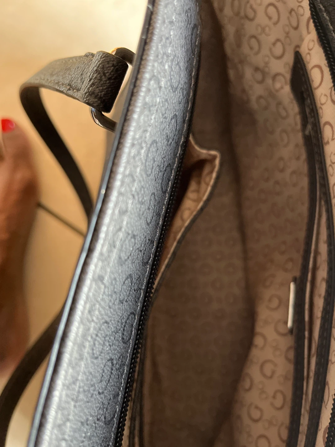 Black Guess ladies hand bag - photo 2