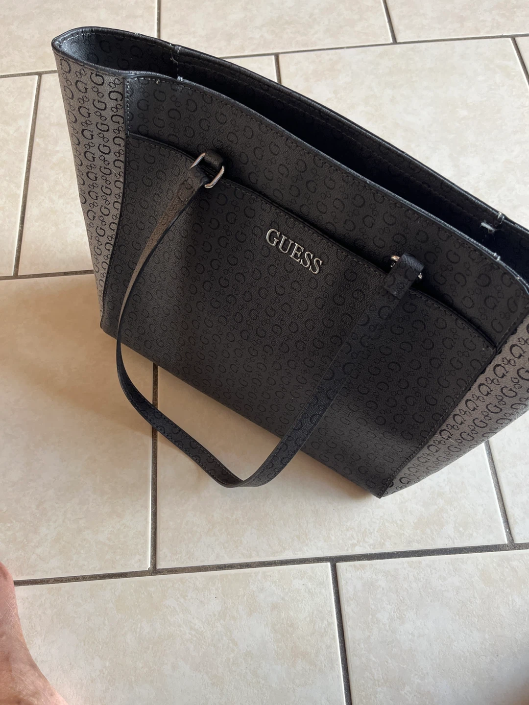 Black Guess ladies hand bag