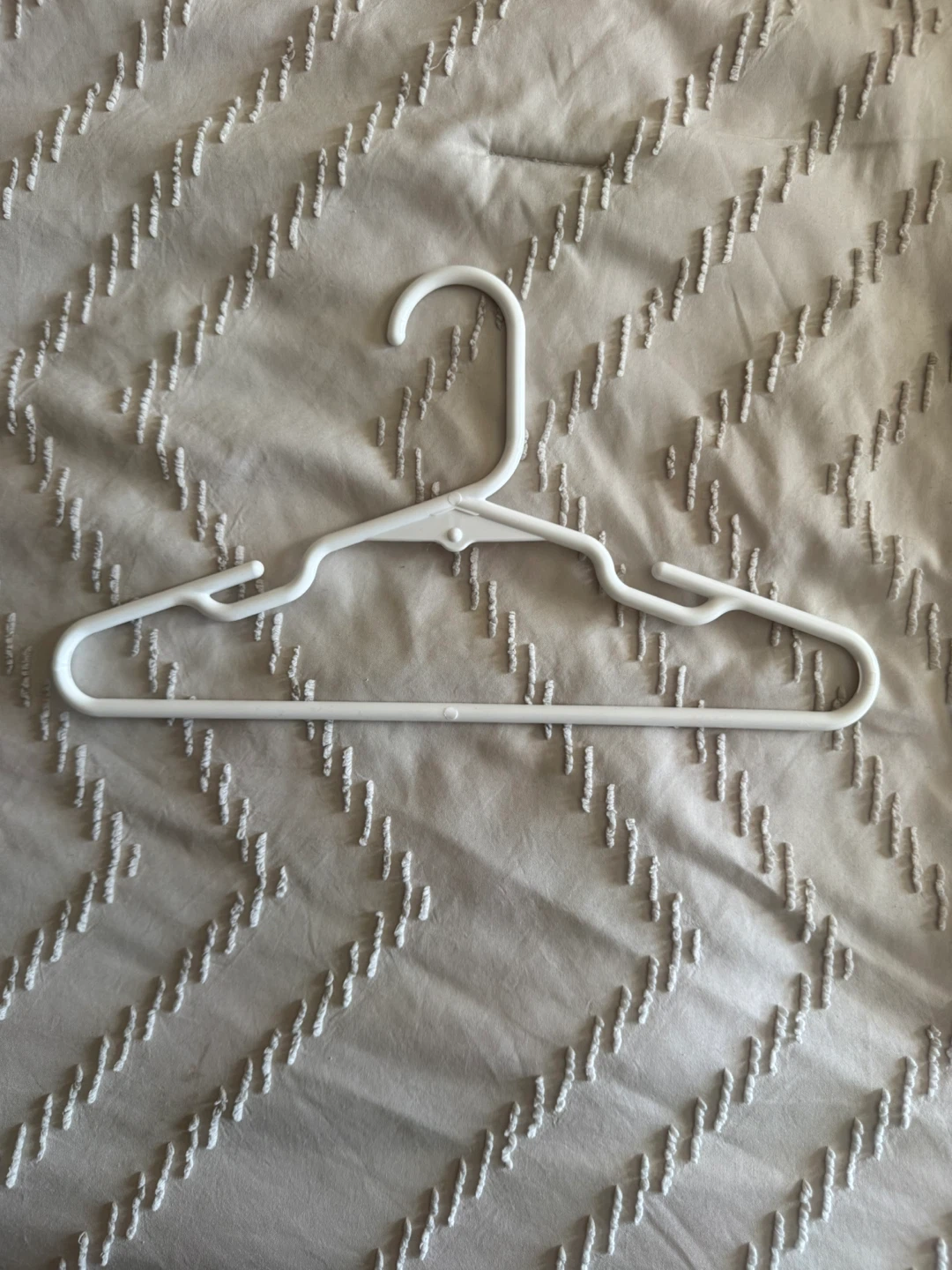 Kids White Plastic Clothes Hangers (Lot of 25) - photo 2