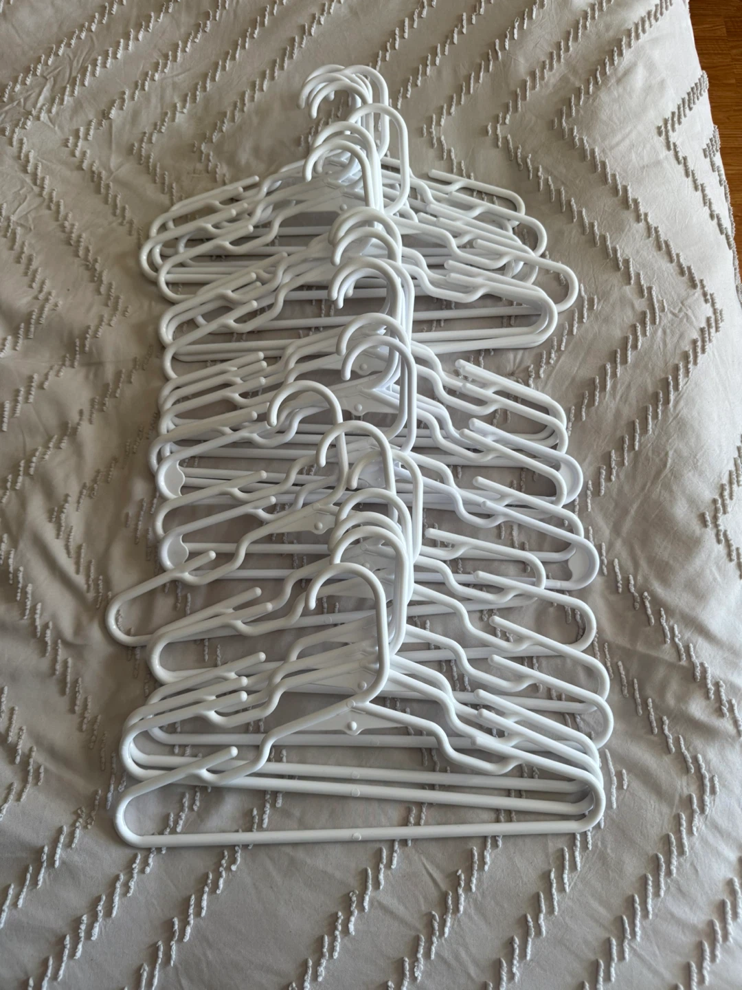 Kids White Plastic Clothes Hangers (Lot of 25)