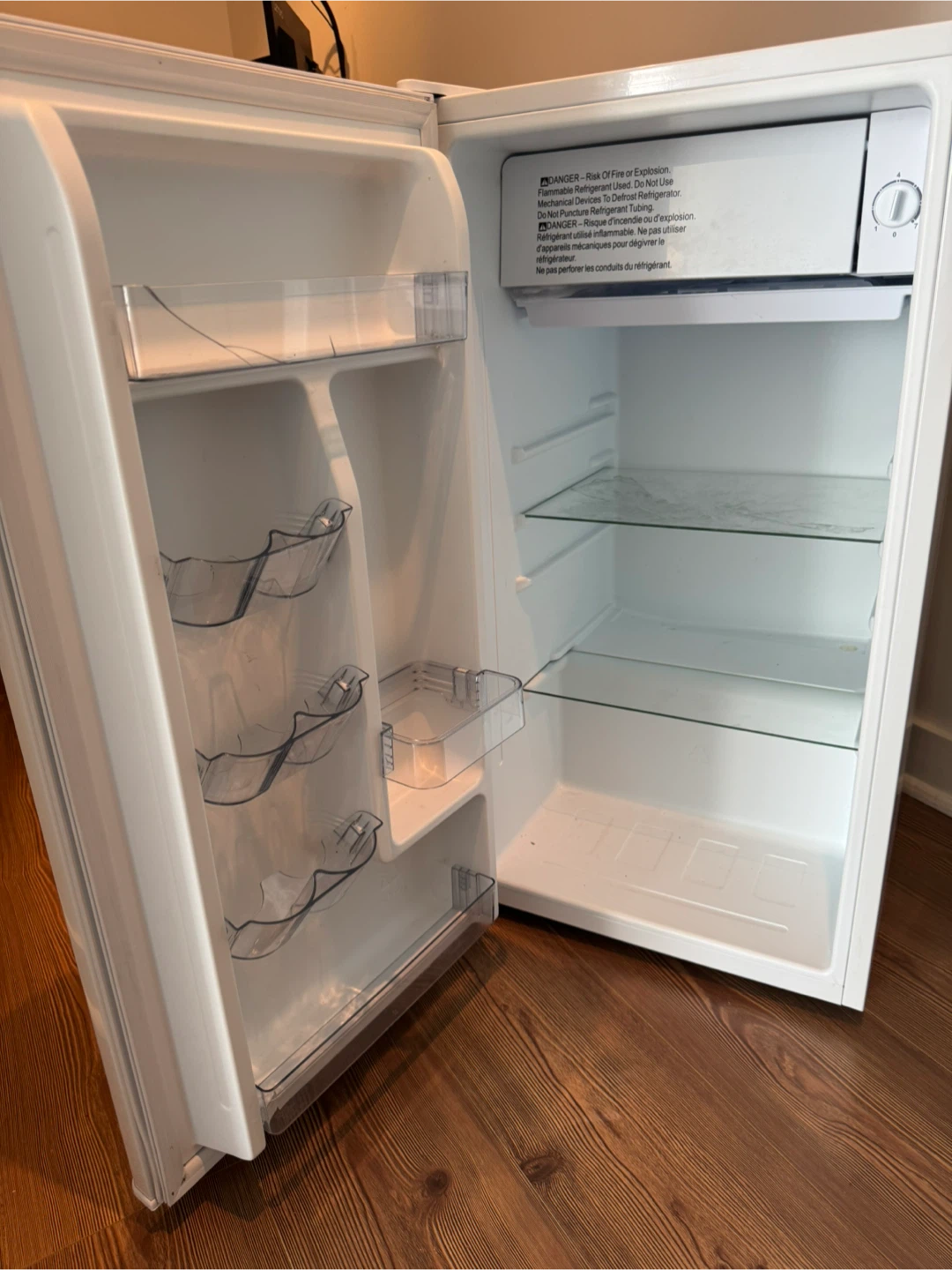 Moving sale - Galanz Mini Fridge - photo 2