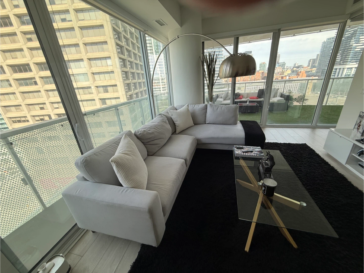 Good condition sectional sofa - photo 3