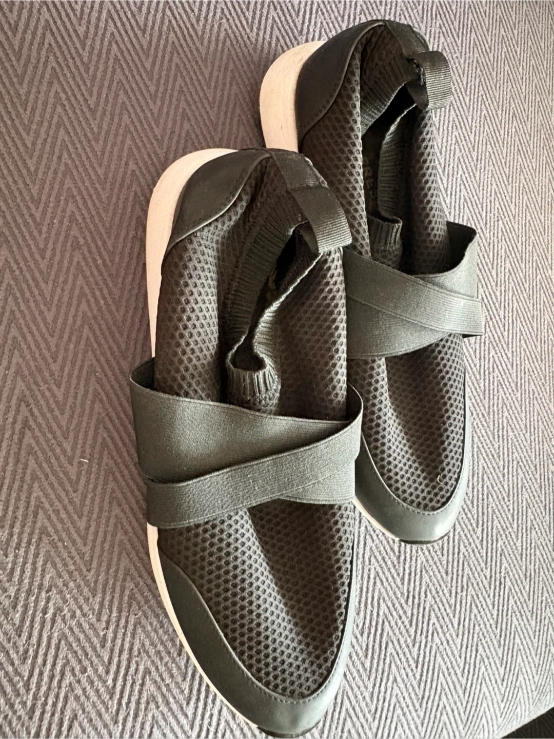 Black slip-on sneakers with elastic criss-cross straps - photo 2