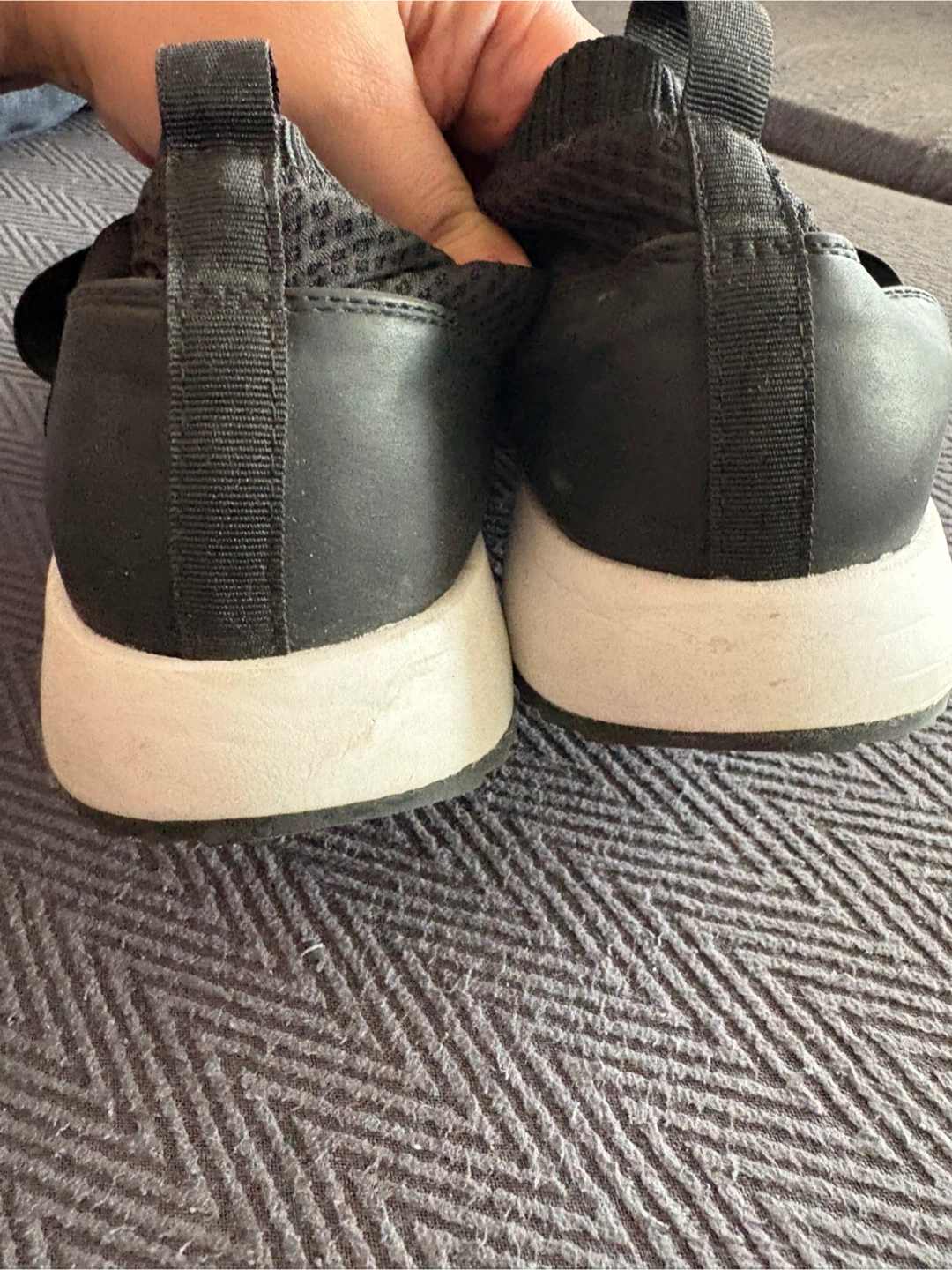 Black slip-on sneakers with elastic criss-cross straps - photo 5