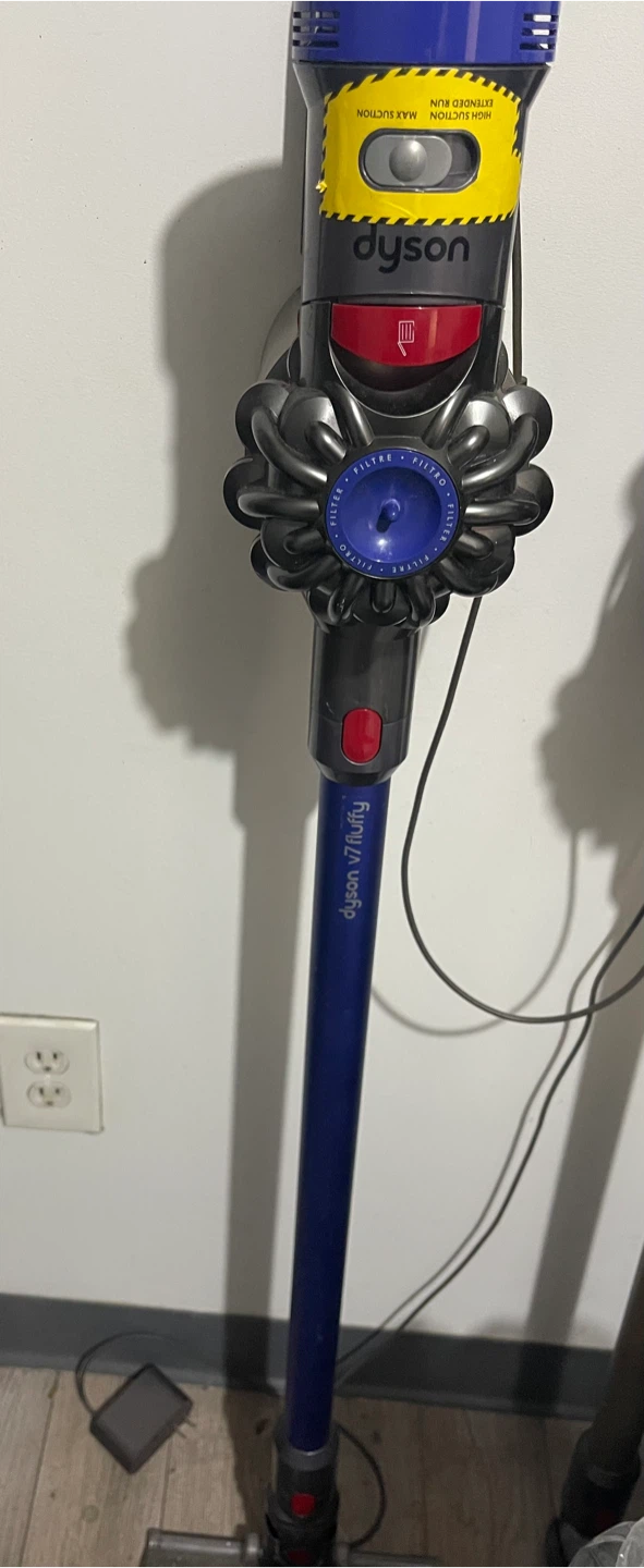 Dyson V7 Fluffy Cordless Vacuum Cleaner