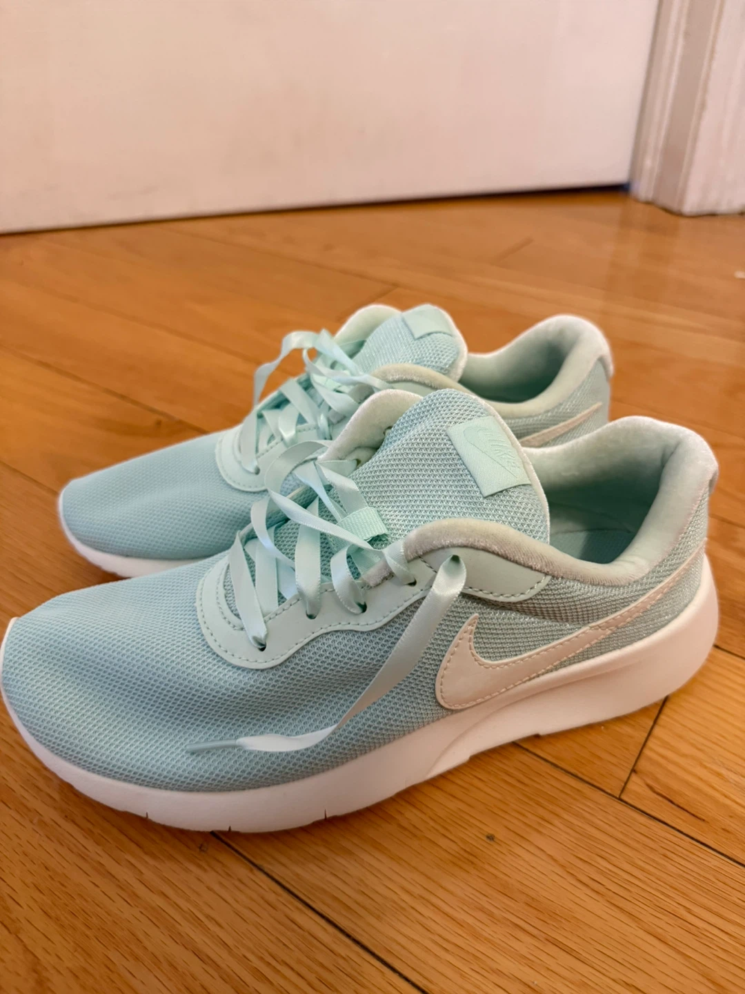 BRAND NEW Nike Women's TanJun Running Shoes - Light Aqua