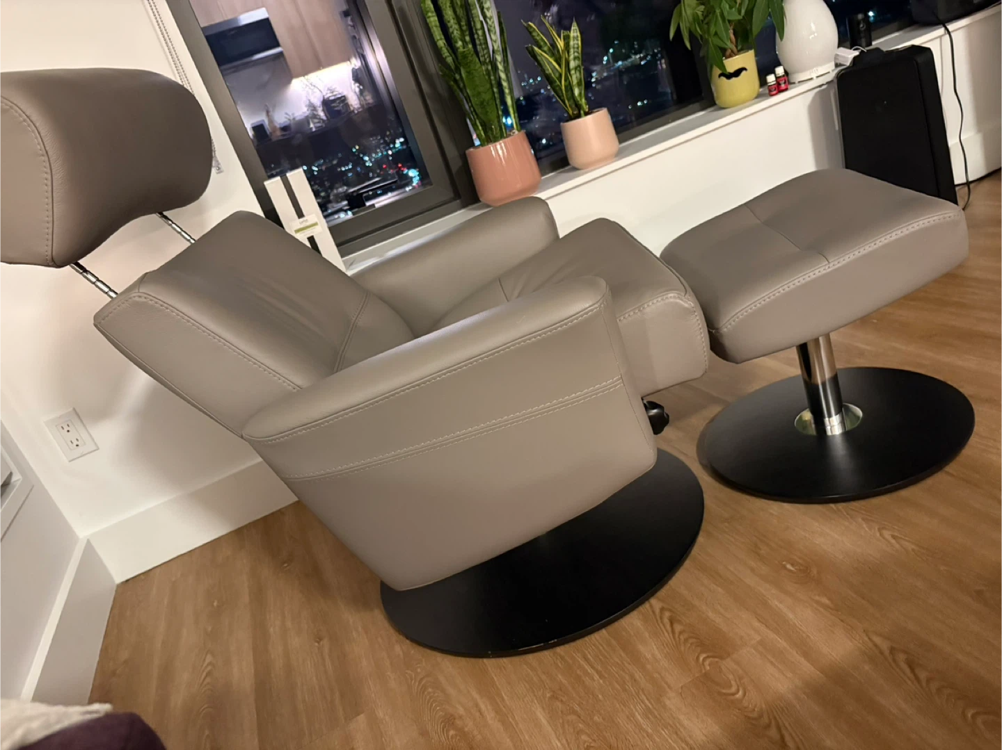 Leather Swivel Recliner Chair with Ottoman