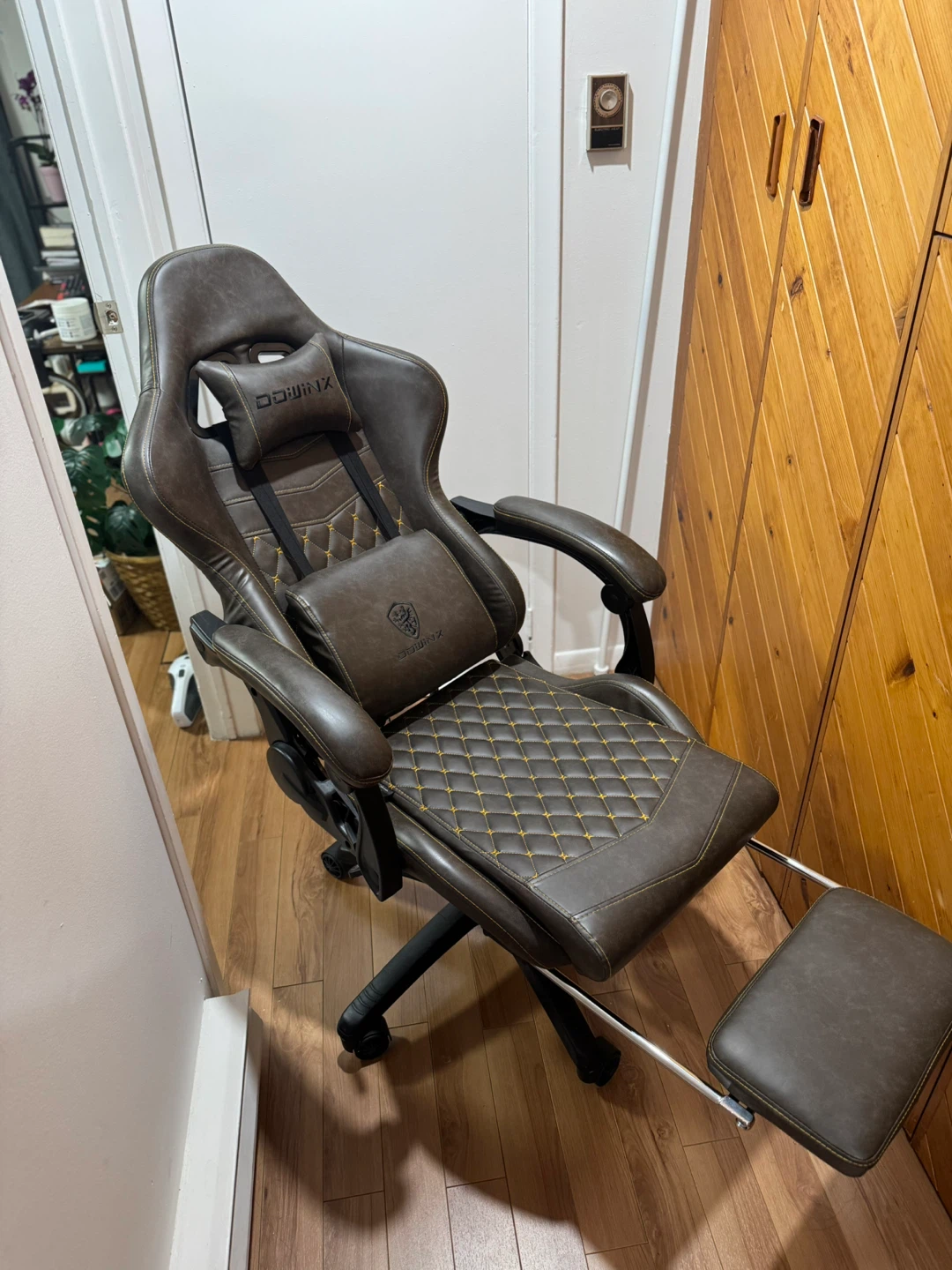 Dowinx Gaming Chair with Footrest - photo 2
