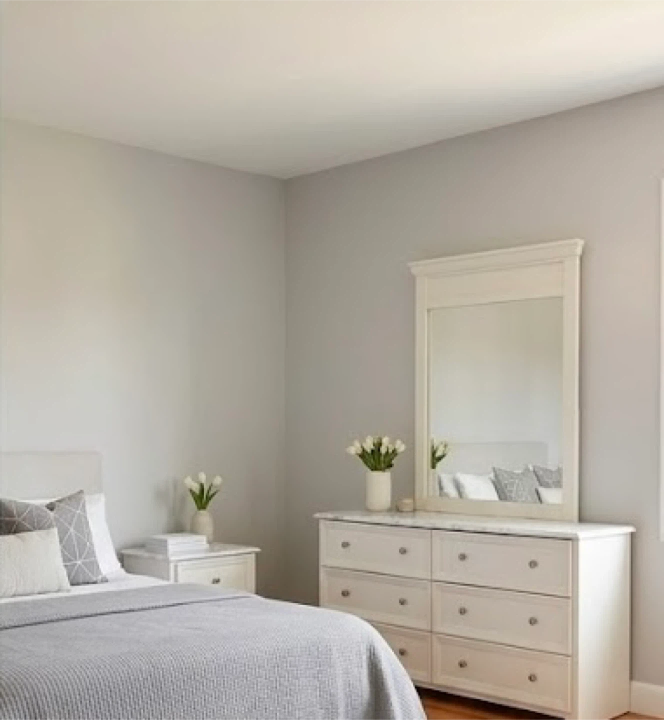 Elegant 2-Piece White Bedroom Furniture Set - photo 3