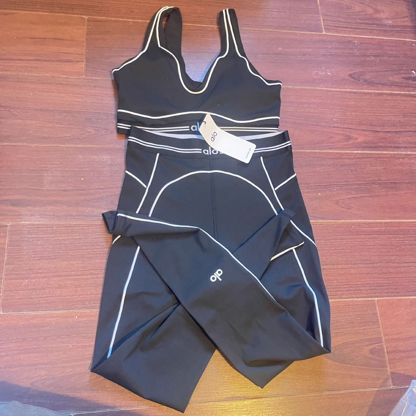 Alo Yoga Black White Trim Sports Bra & Leggings Set
