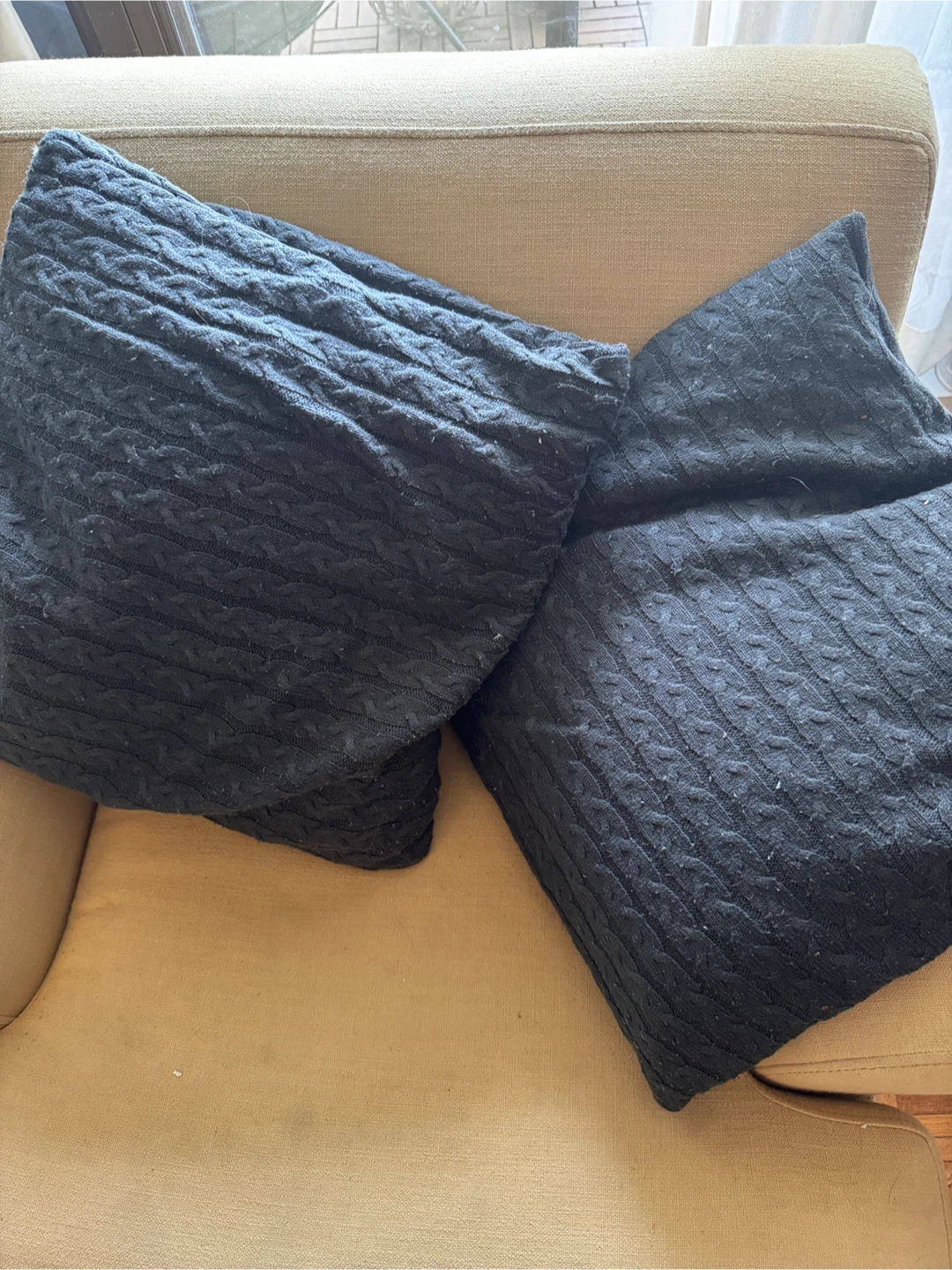Throw pillows and blankets (range of items and prices) - photo 2
