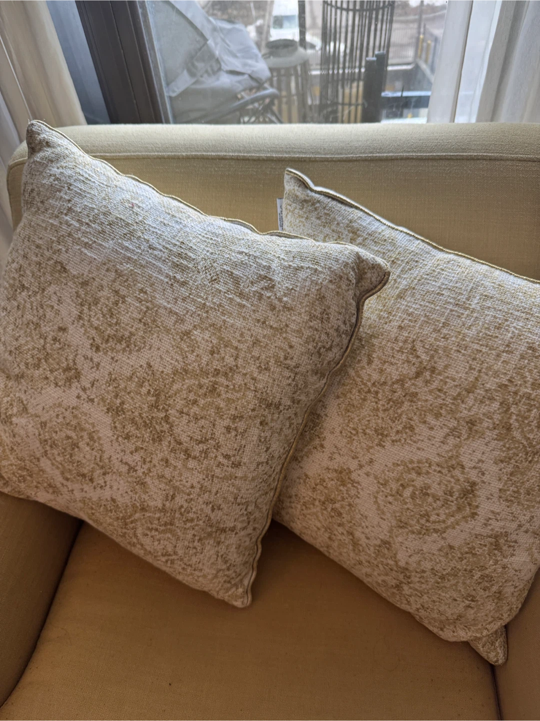 Throw pillows and blankets (range of items and prices) - photo 5