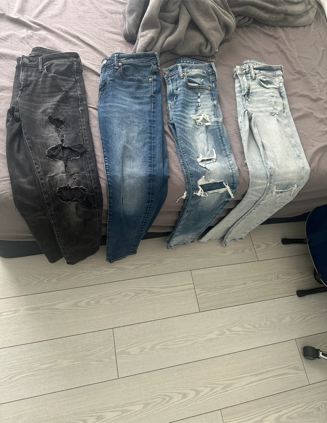 4 American eagle men’s skinny jeans for sale