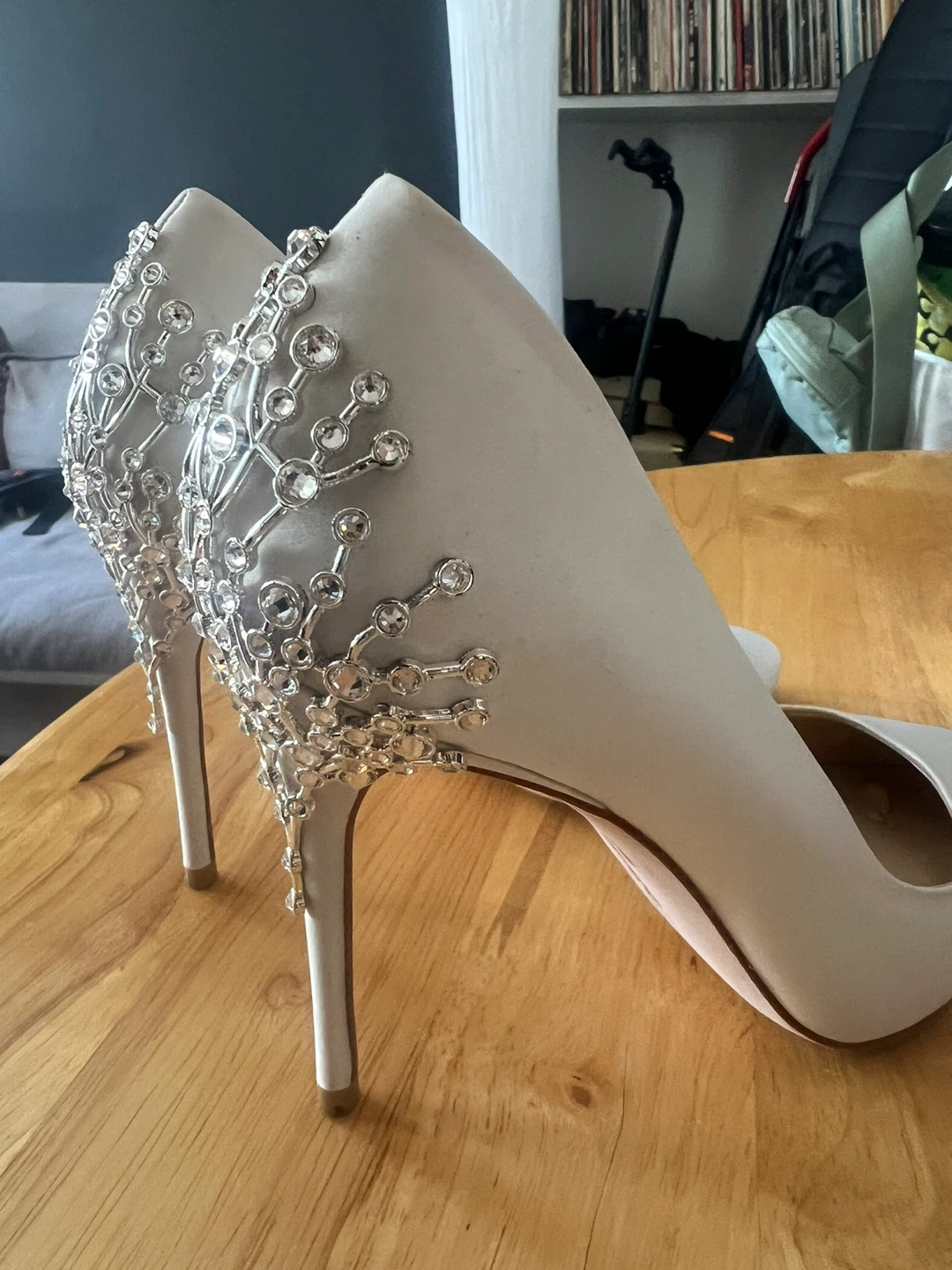 Wedding shoes Vince Camuto Satin with Crystal Embellishment - photo 5