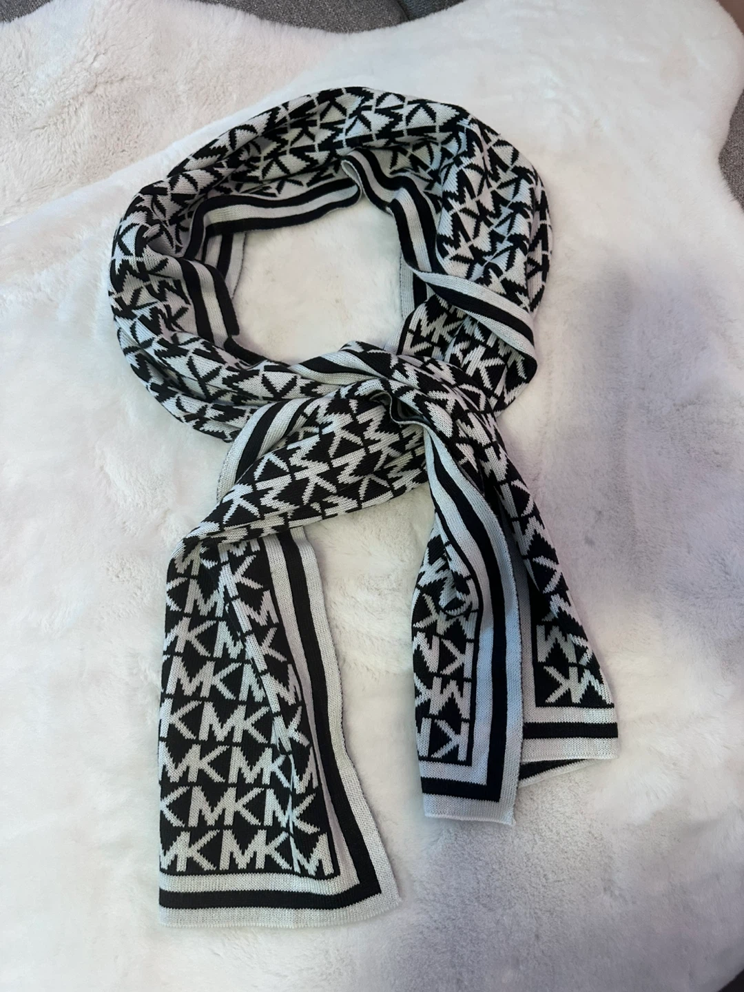 Foulard Michael Kors Noir et Blanc - photo 2