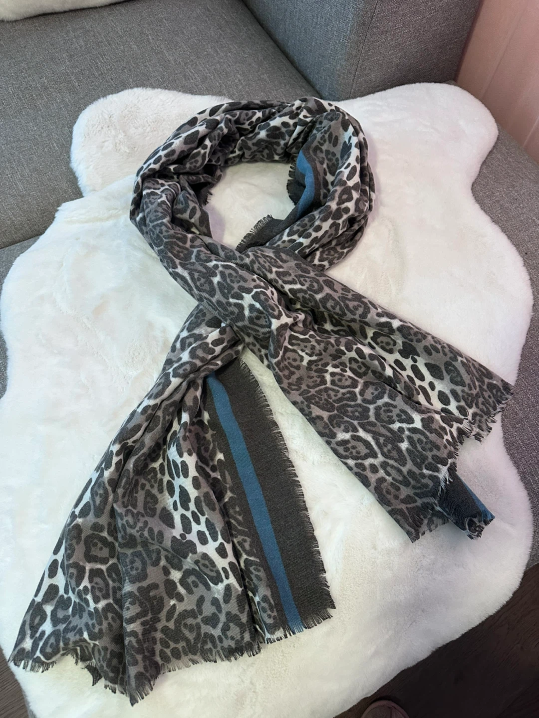 Foulard à motif léopard avec rayures bleues - photo 2