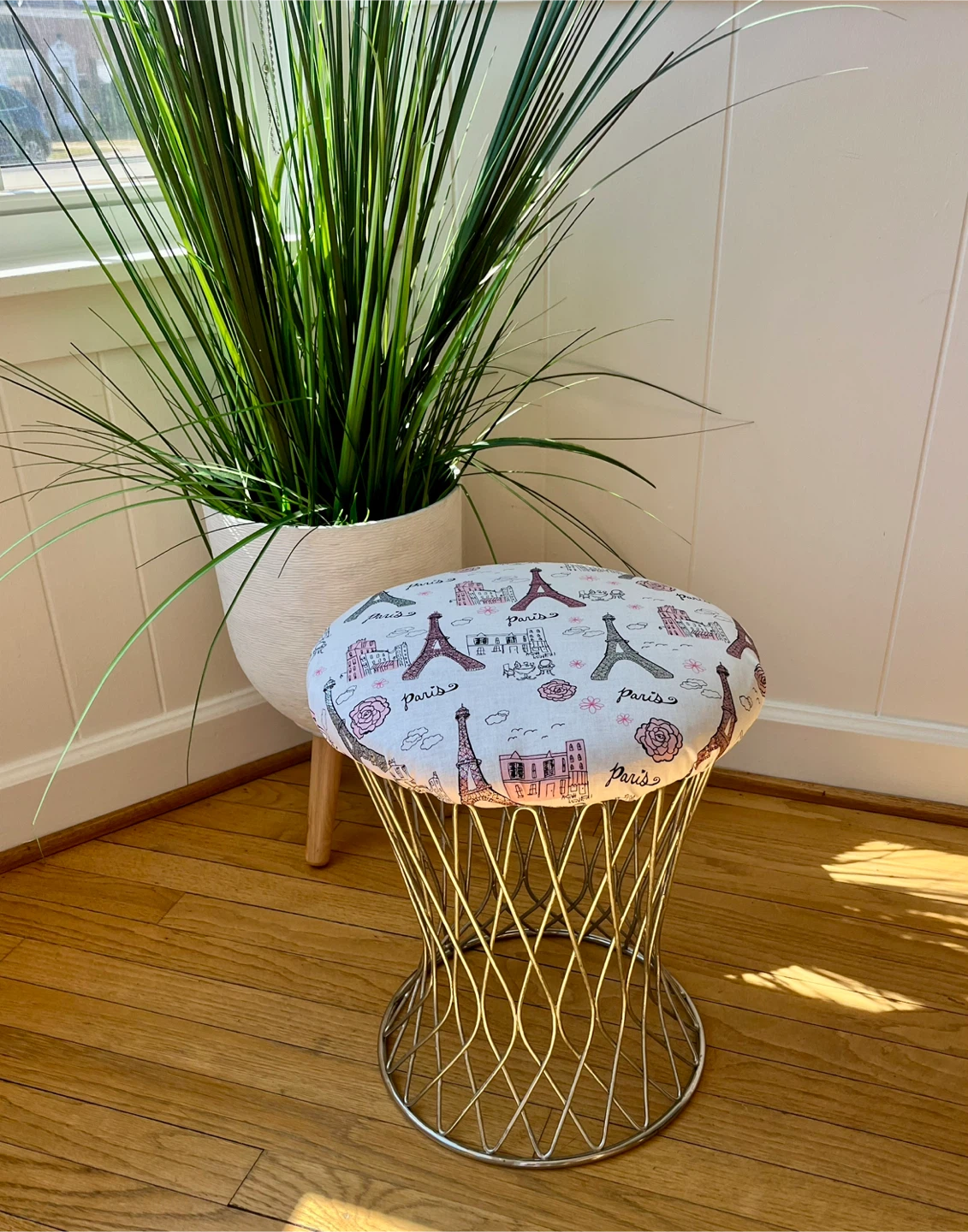 CUTE PARIS STOOL