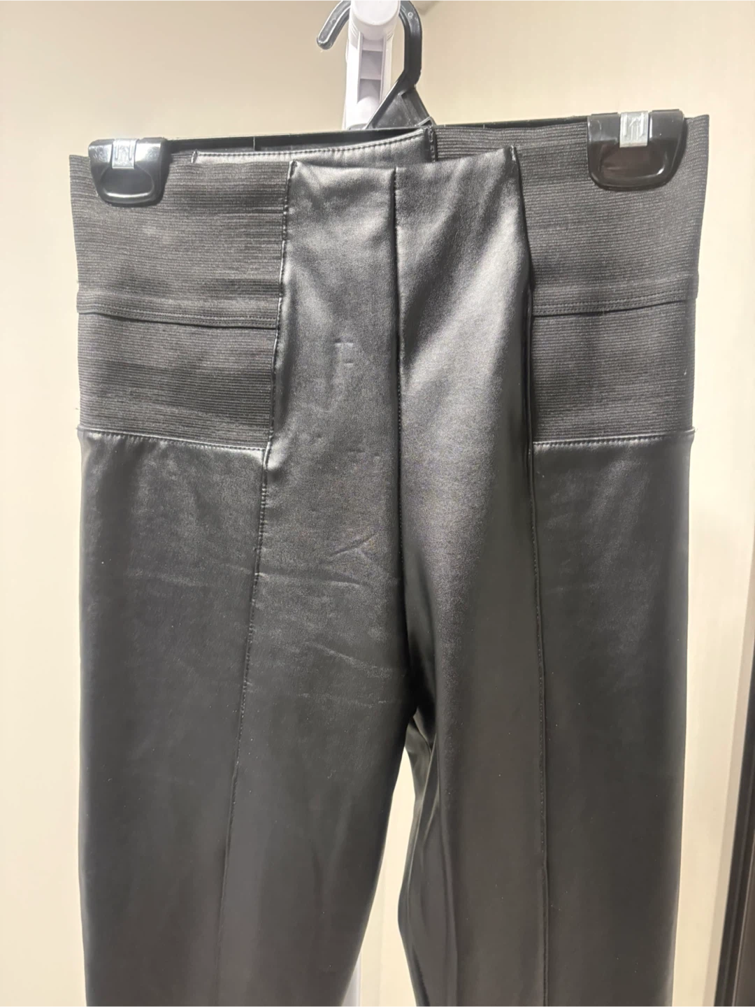 Guess Leggings effet cuir noir Taille M - photo 3
