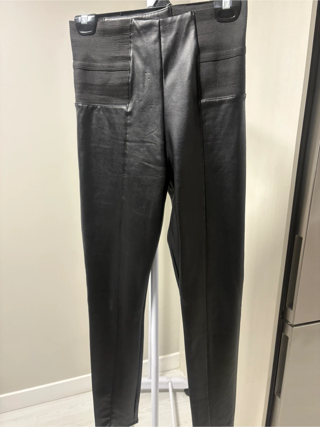 Guess Leggings effet cuir noir Taille M