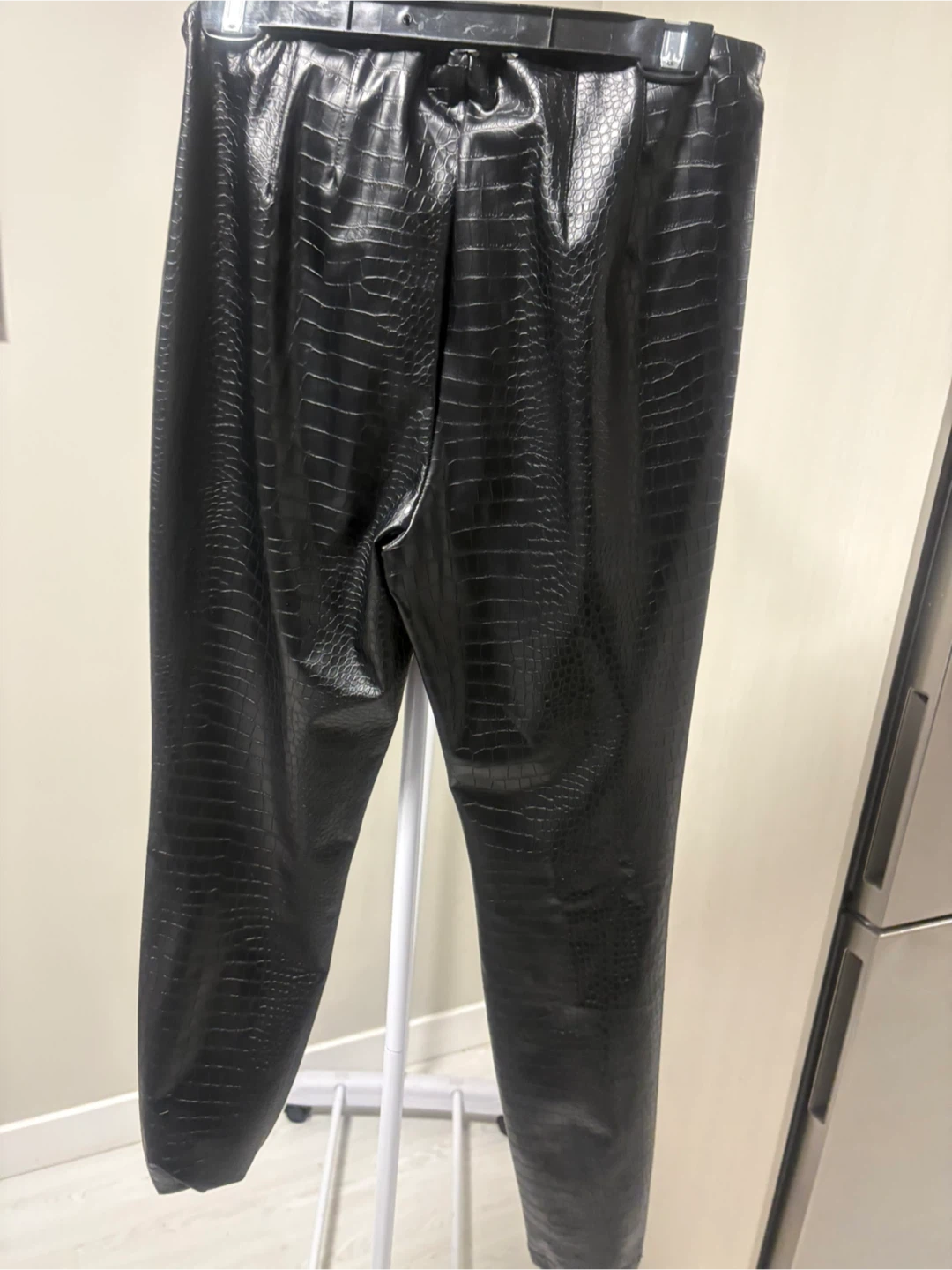 Pantalons noirs imitation croco Suzy - photo 5