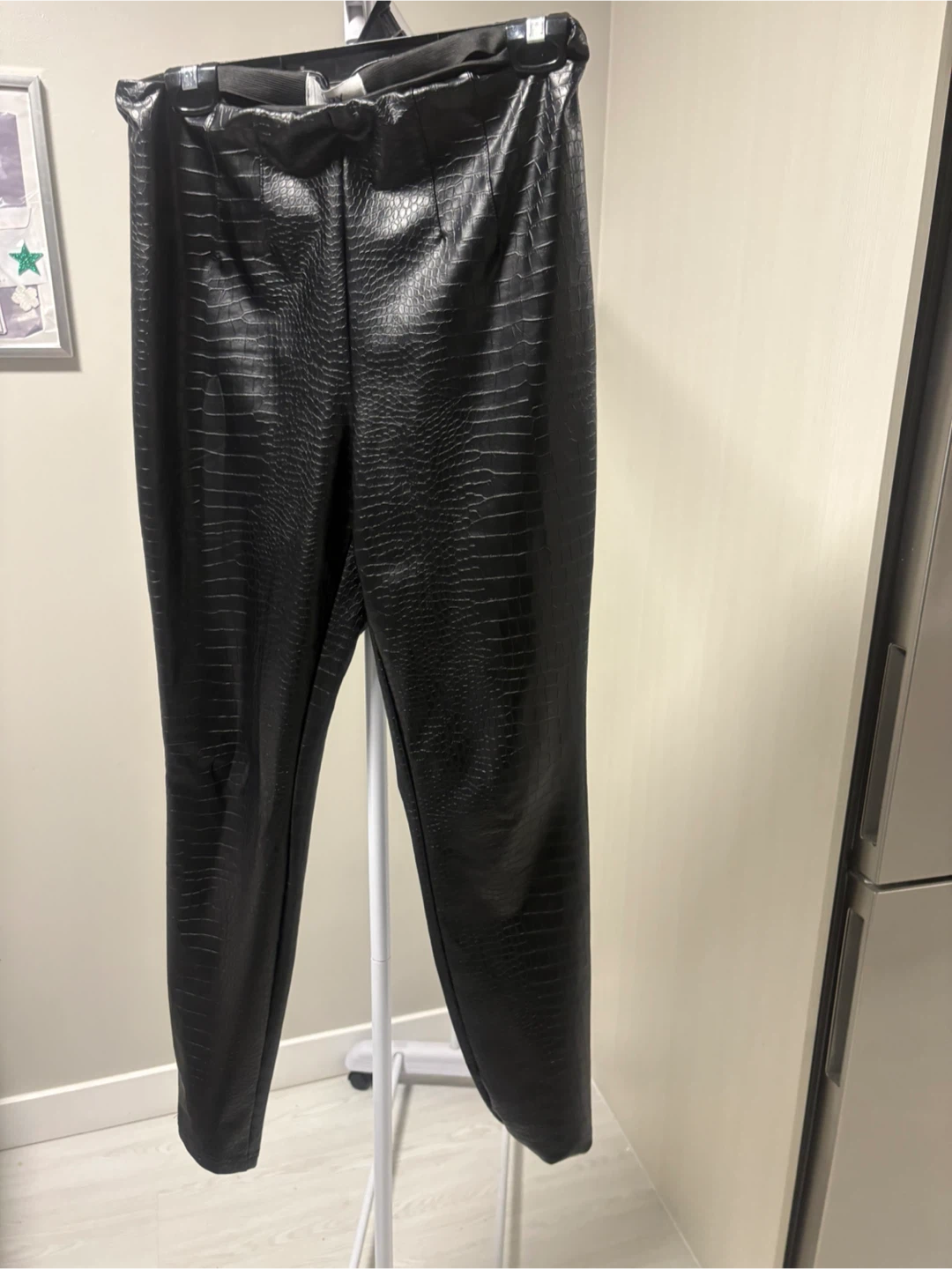Pantalons noirs imitation croco Suzy