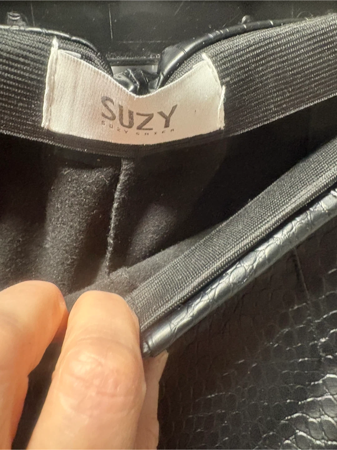 Pantalons noirs imitation croco Suzy - photo 4