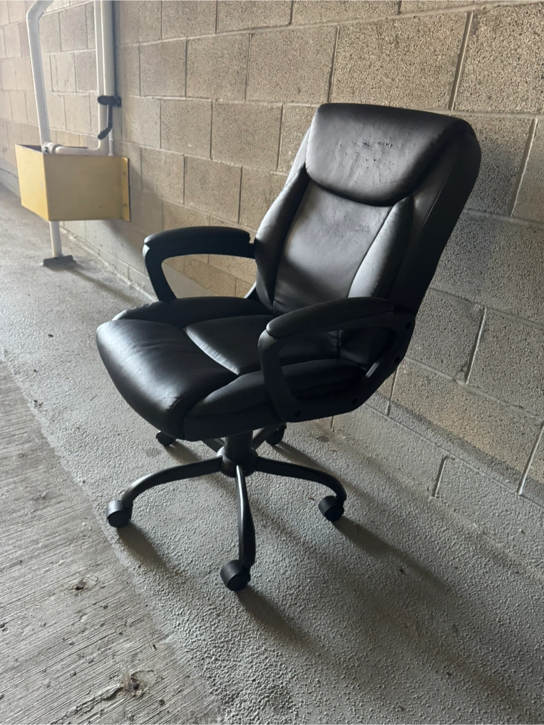 Black Office Chair - photo 2