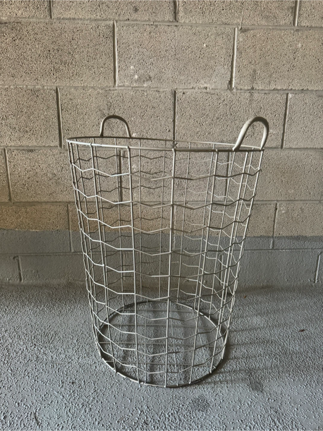 Wire Laundry Basket with Handles - photo 4