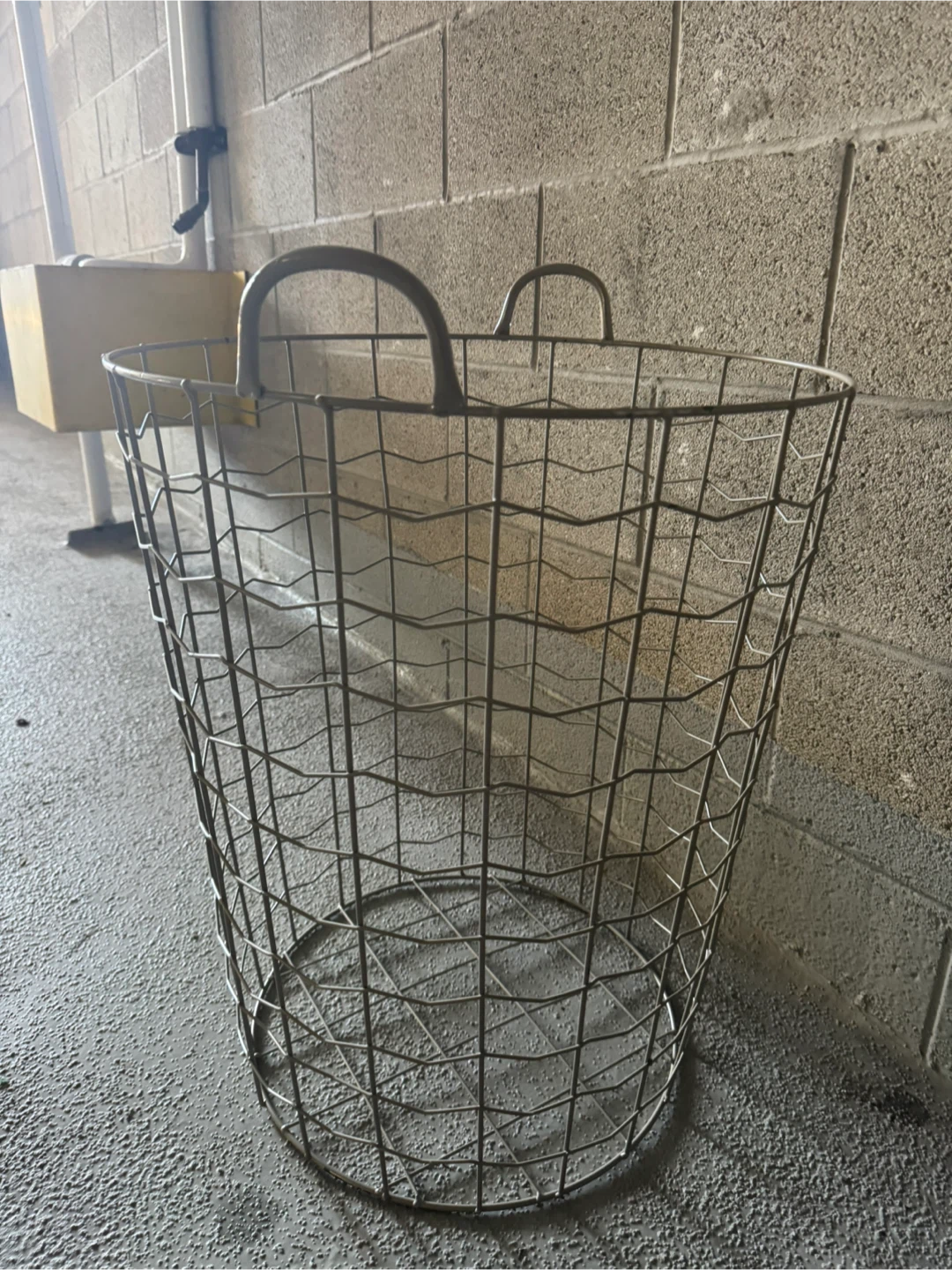 Wire Laundry Basket with Handles - photo 2