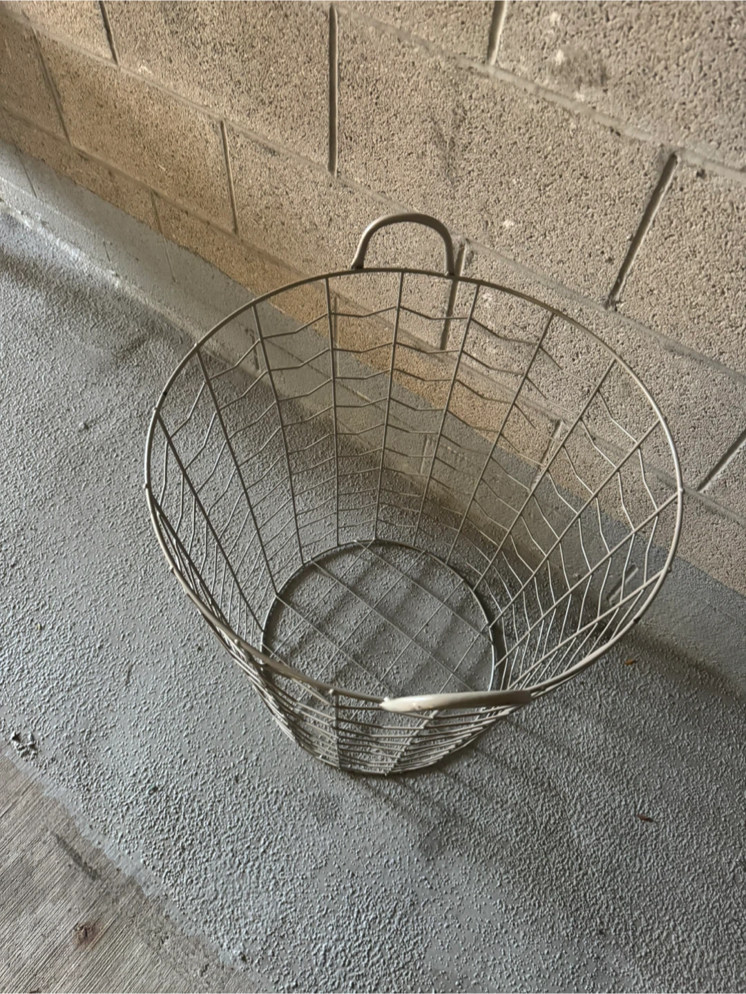 Wire Laundry Basket with Handles - photo 3
