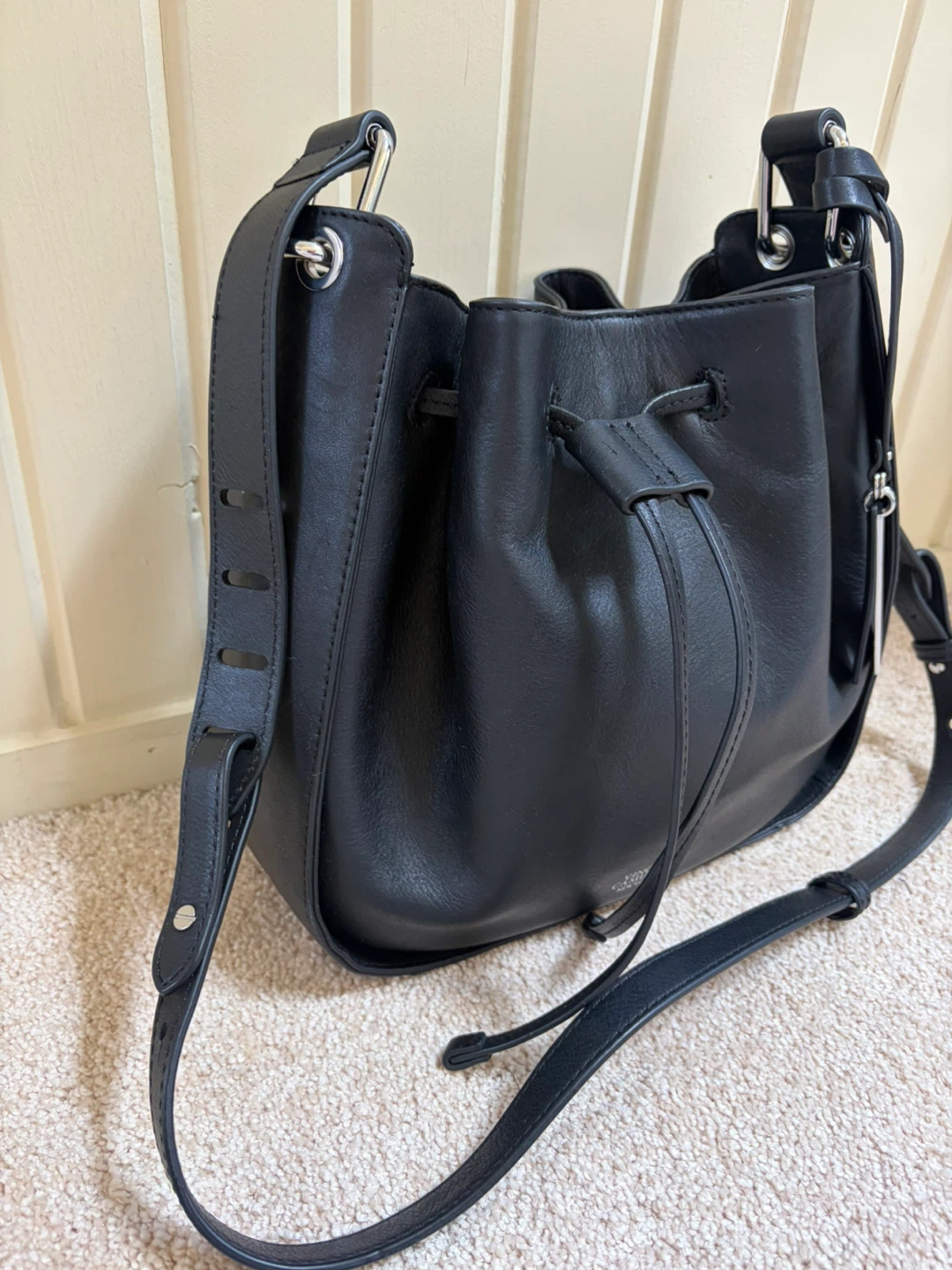 Vince Camuto genuine leather bucket bag. - photo 3