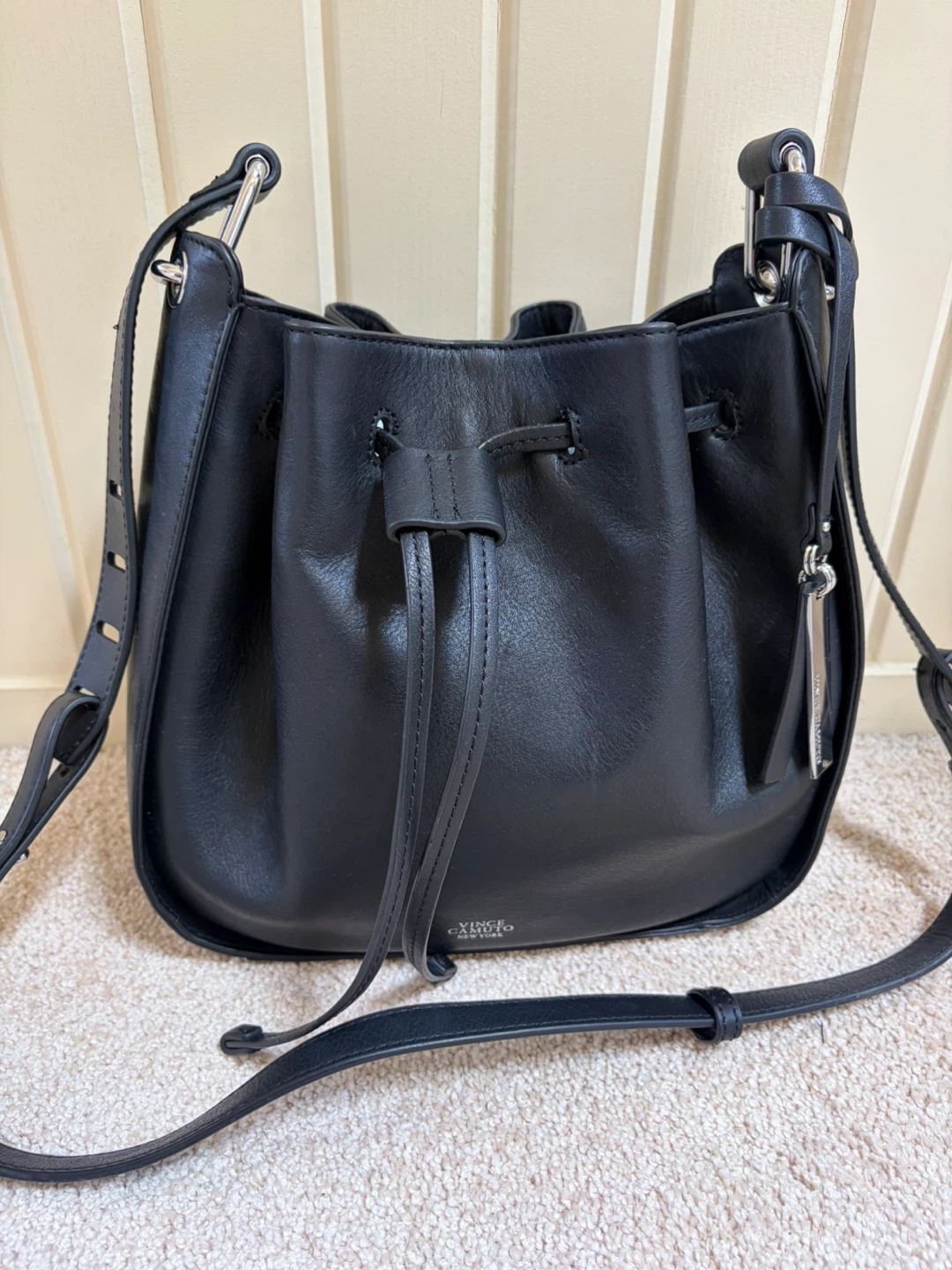 Vince Camuto genuine leather bucket bag. - photo 2