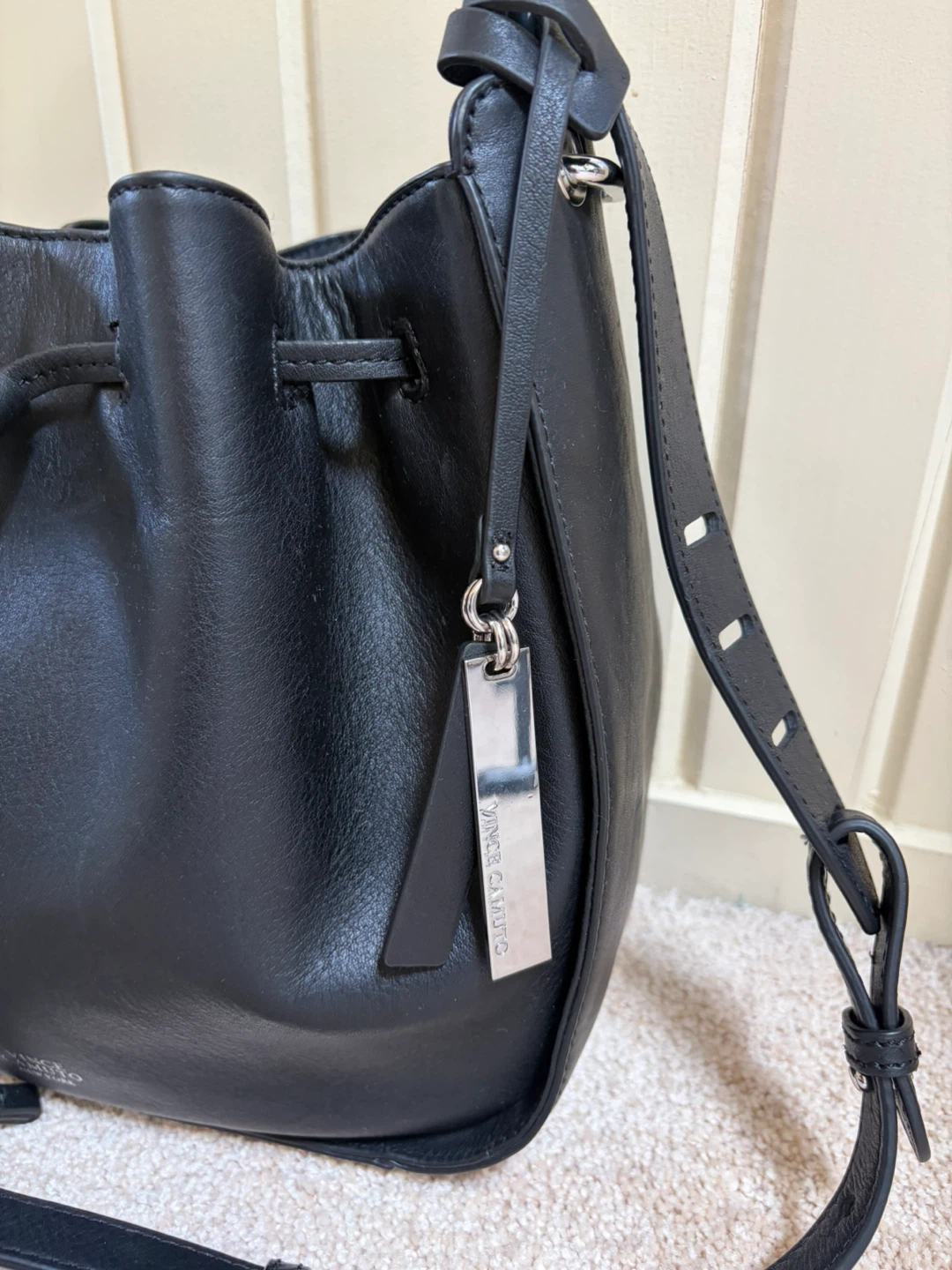 Vince Camuto genuine leather bucket bag. - photo 4