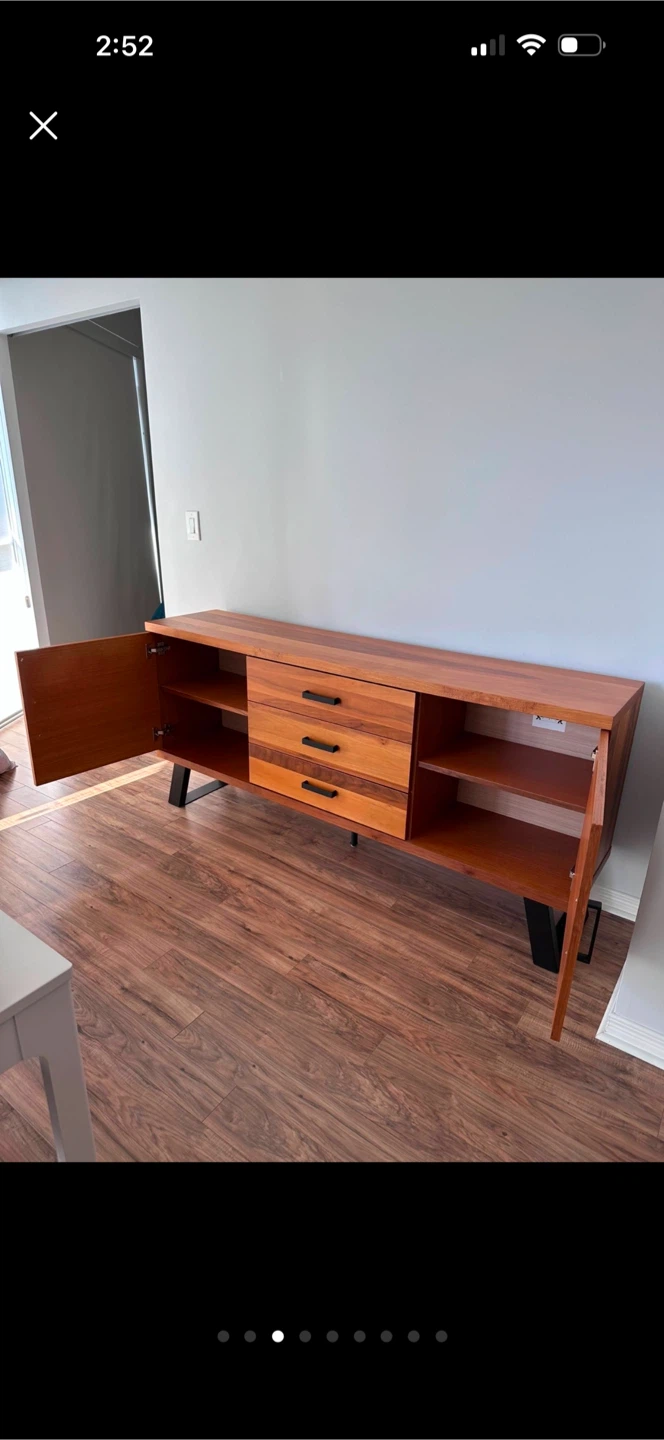 Moving Sale ! Walnut Sideboard buffet 3 drawers. - photo 2