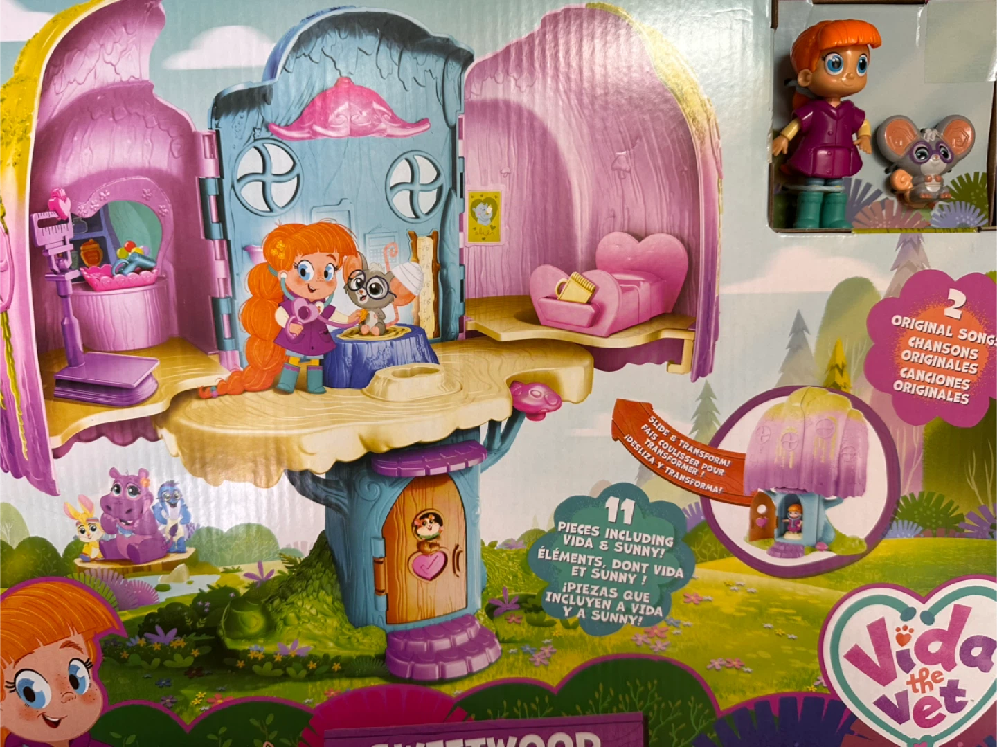 Vida the Vet Sweetwood Treehouse Playset with Figures
