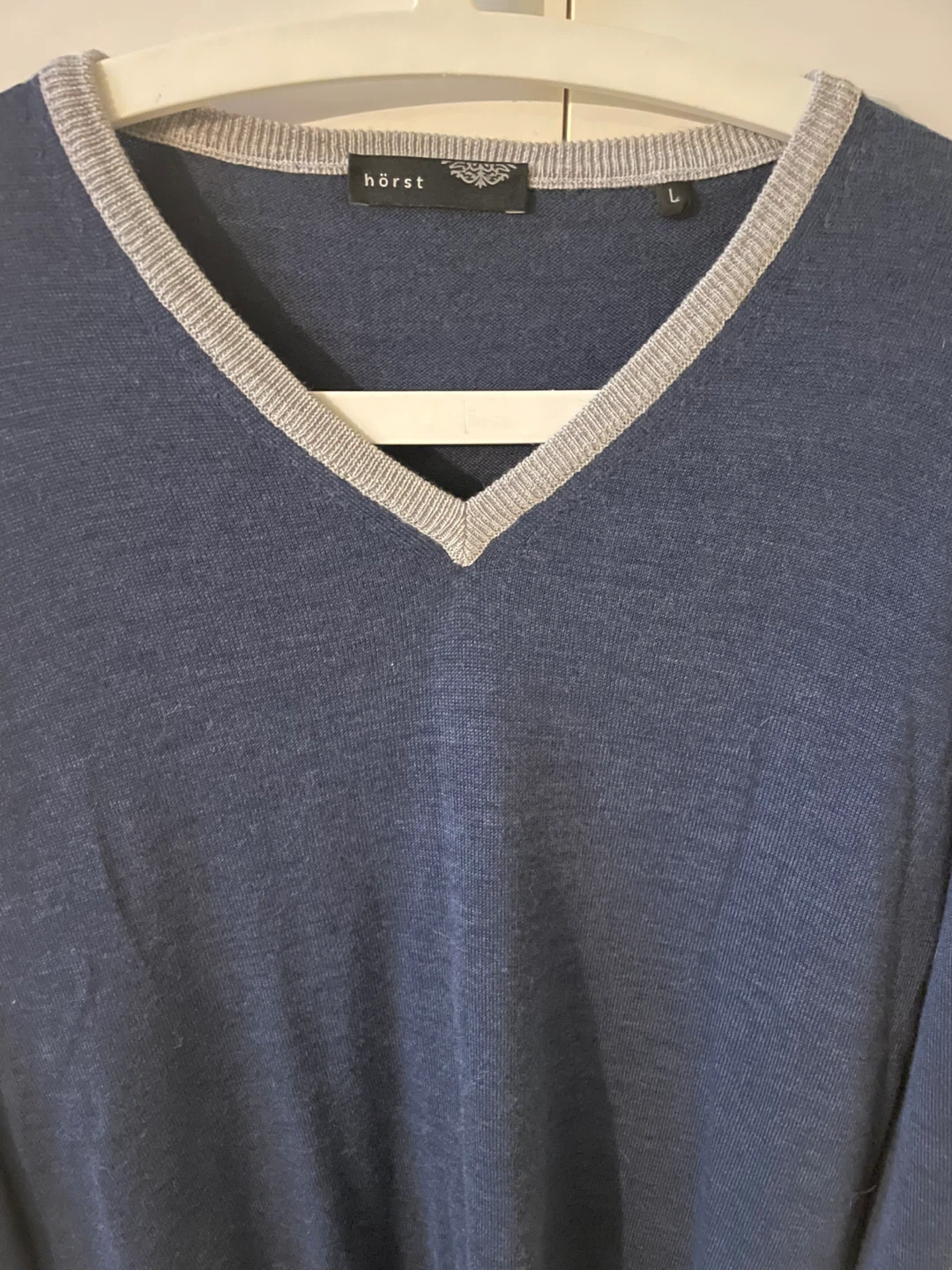 Hörst Men's Blue V-Neck Sweater - Size L