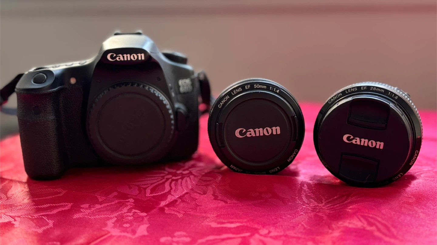 Canon EOS 60D DSLR Camera with 50mm f/1.4 and 28mm f/1.8 Lenses - photo 3
