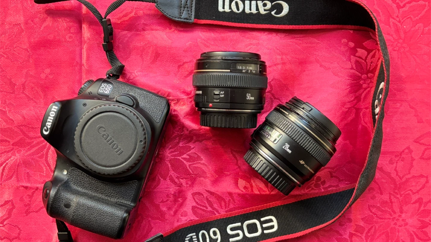 Canon EOS 60D DSLR Camera with 50mm f/1.4 and 28mm f/1.8 Lenses - photo 2