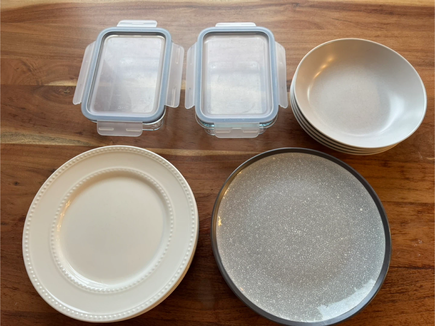 Plates and 2 IKEA storage containers (per set 10$)