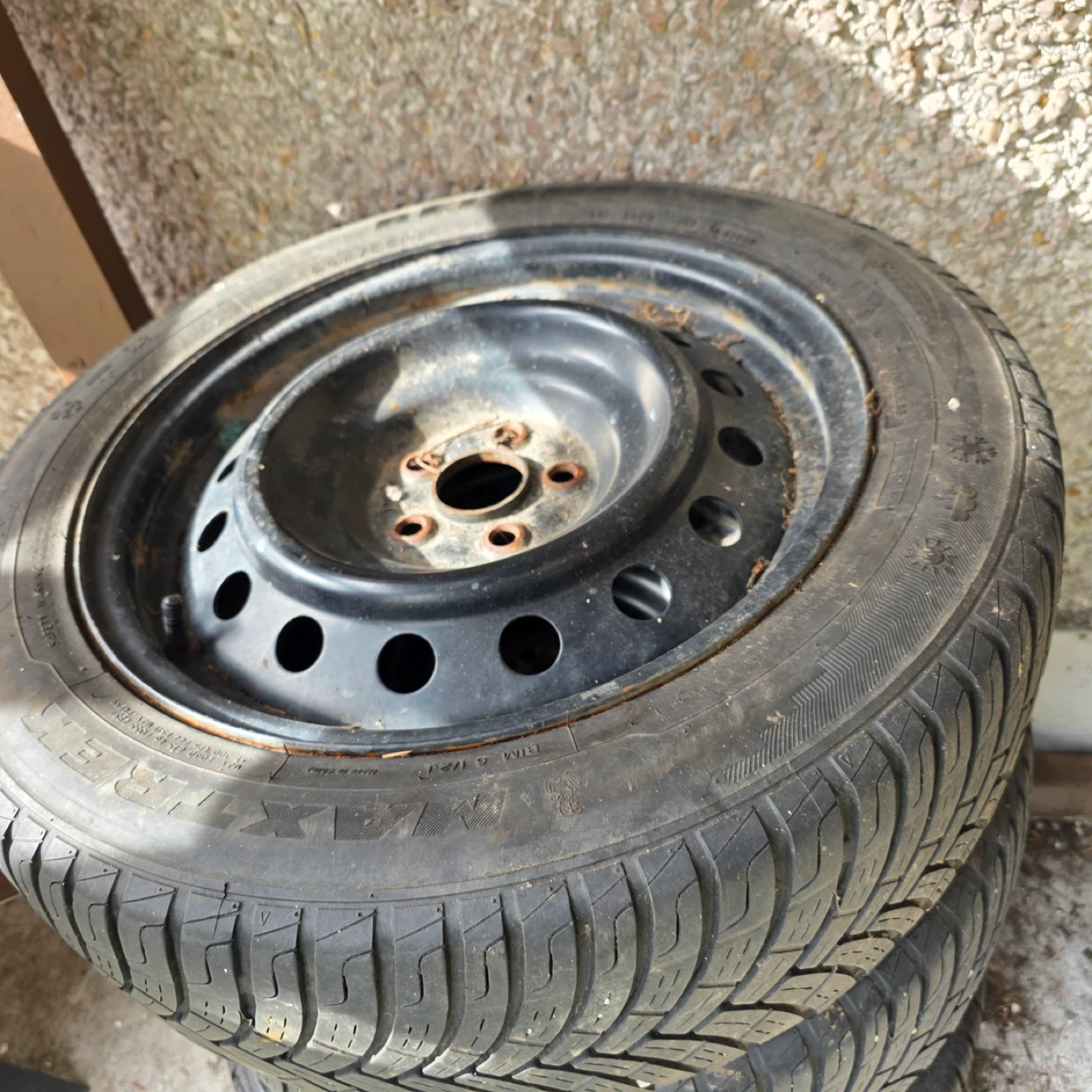 Set of 4 All Season Tires on Rims - photo 3